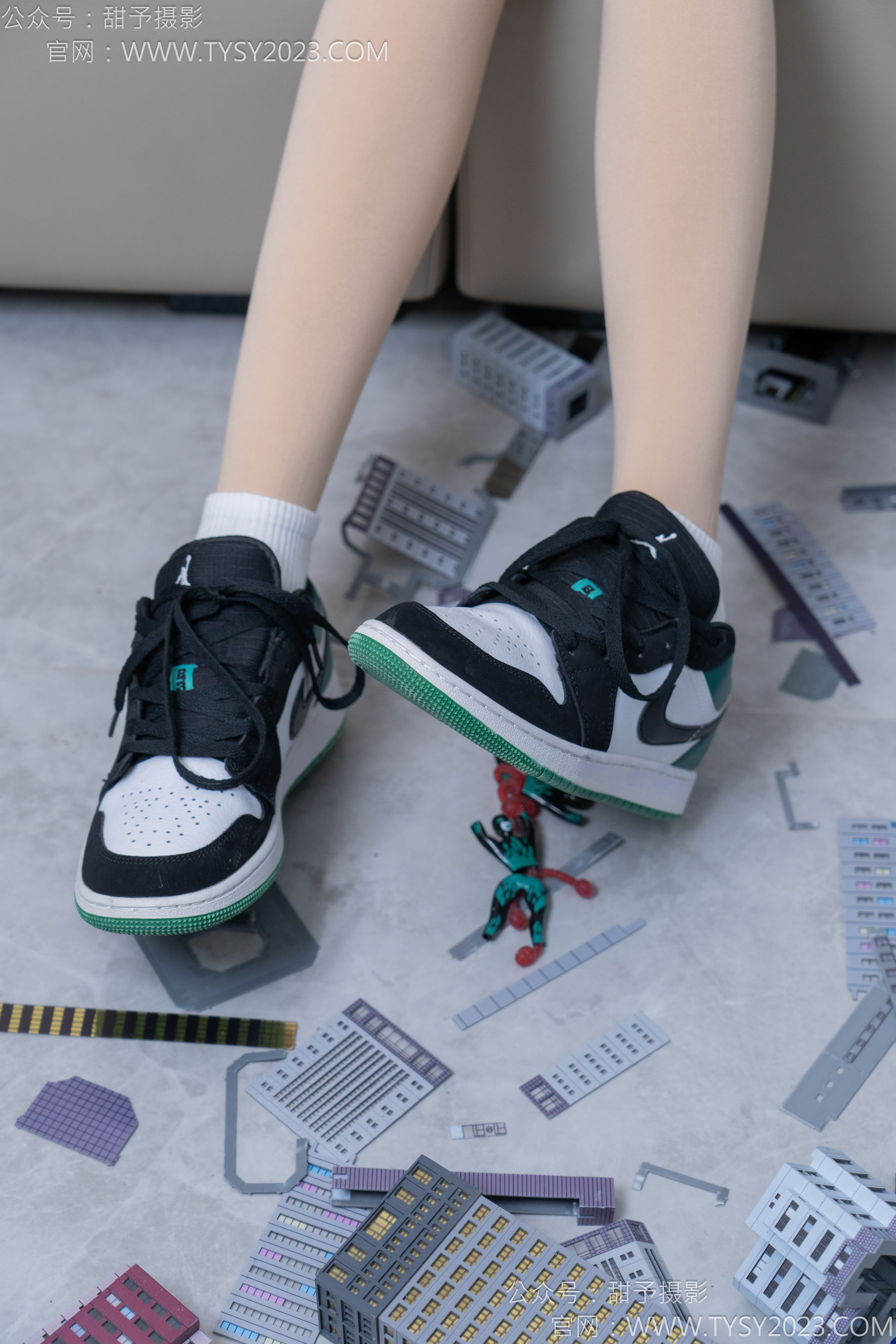 甜予摄影 No.182 珞珞 - 板鞋、白棉袜、厚肉丝、小人国剧情/(134P)