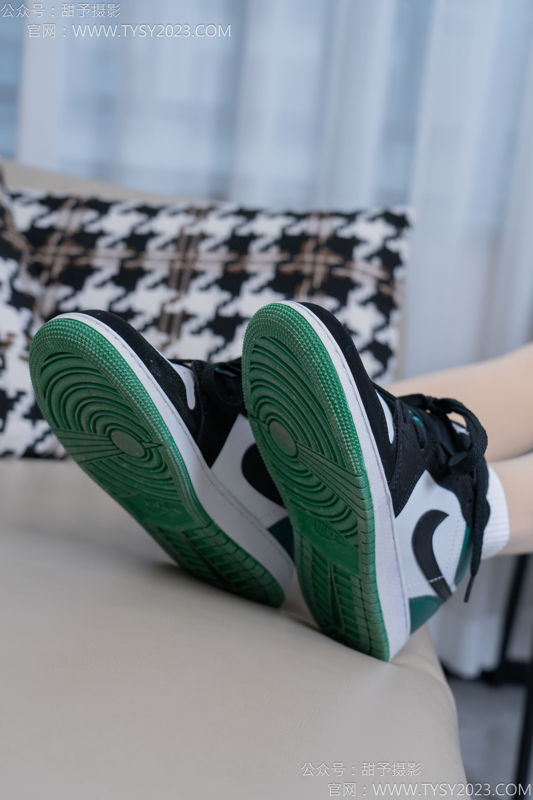 甜予摄影 No.182 珞珞 - 板鞋、白棉袜、厚肉丝、小人国剧情/(134P)