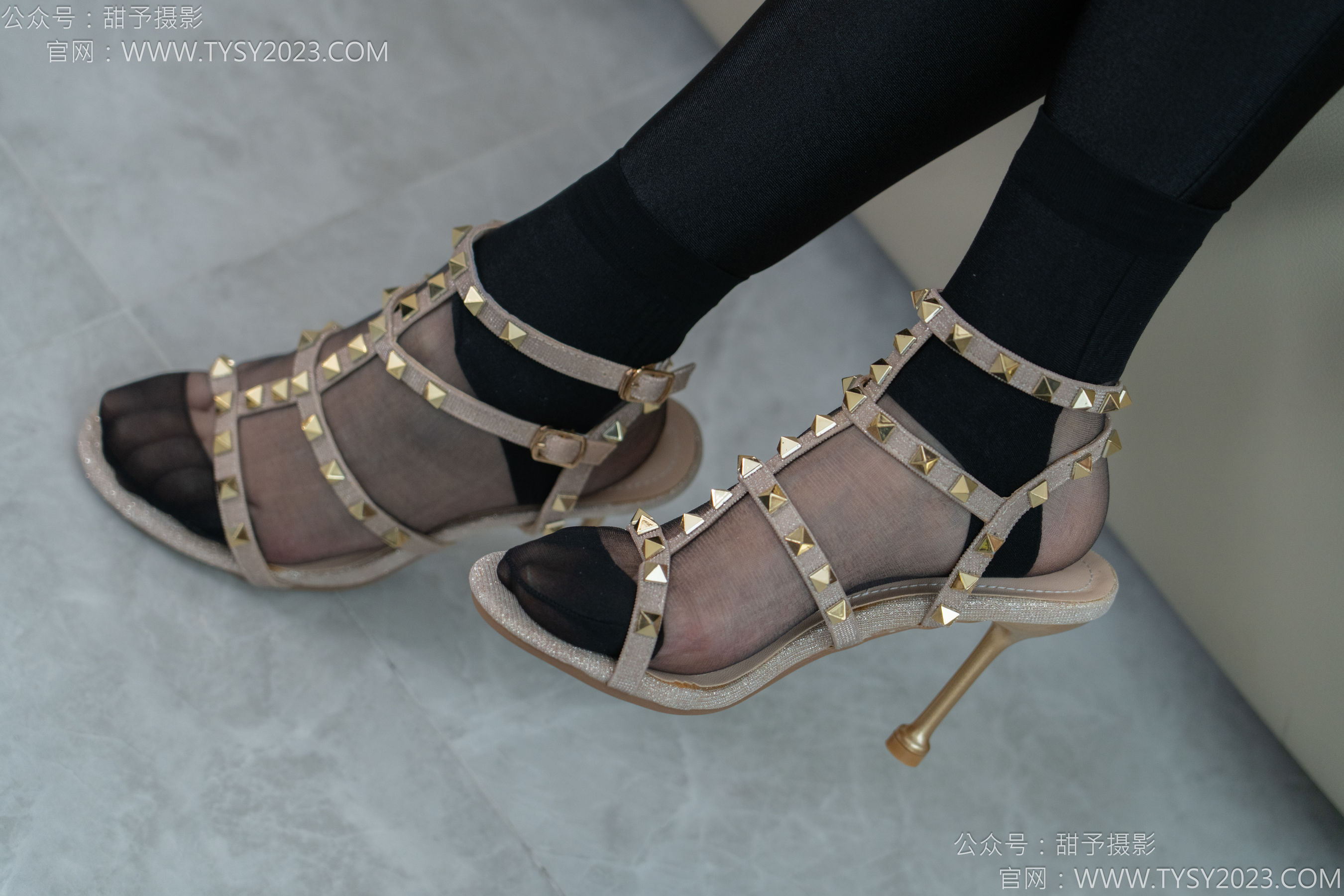 甜予摄影 No.158 梦梦 - 高跟鞋、短肉丝、短黑丝、裸足/(130P)