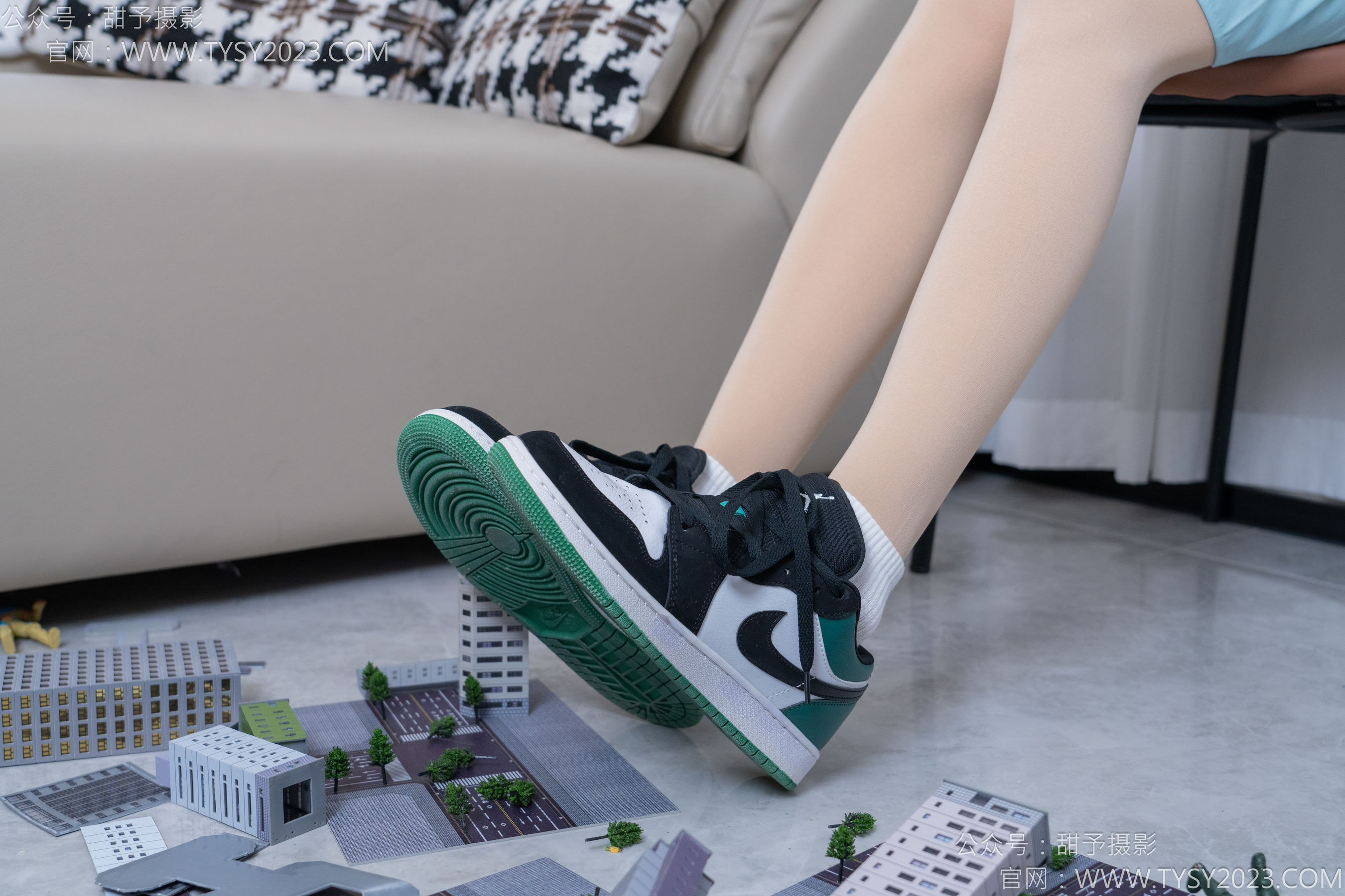 甜予摄影 No.182 珞珞 - 板鞋、白棉袜、厚肉丝、小人国剧情/(134P)