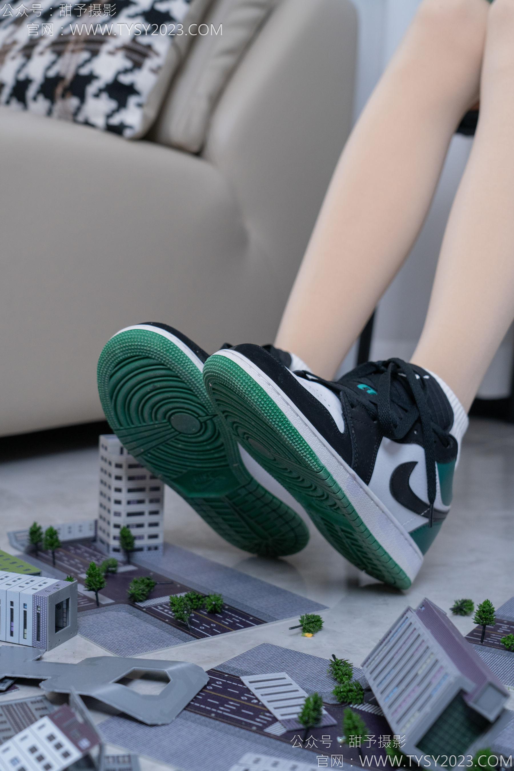 甜予摄影 No.182 珞珞 - 板鞋、白棉袜、厚肉丝、小人国剧情/(134P)