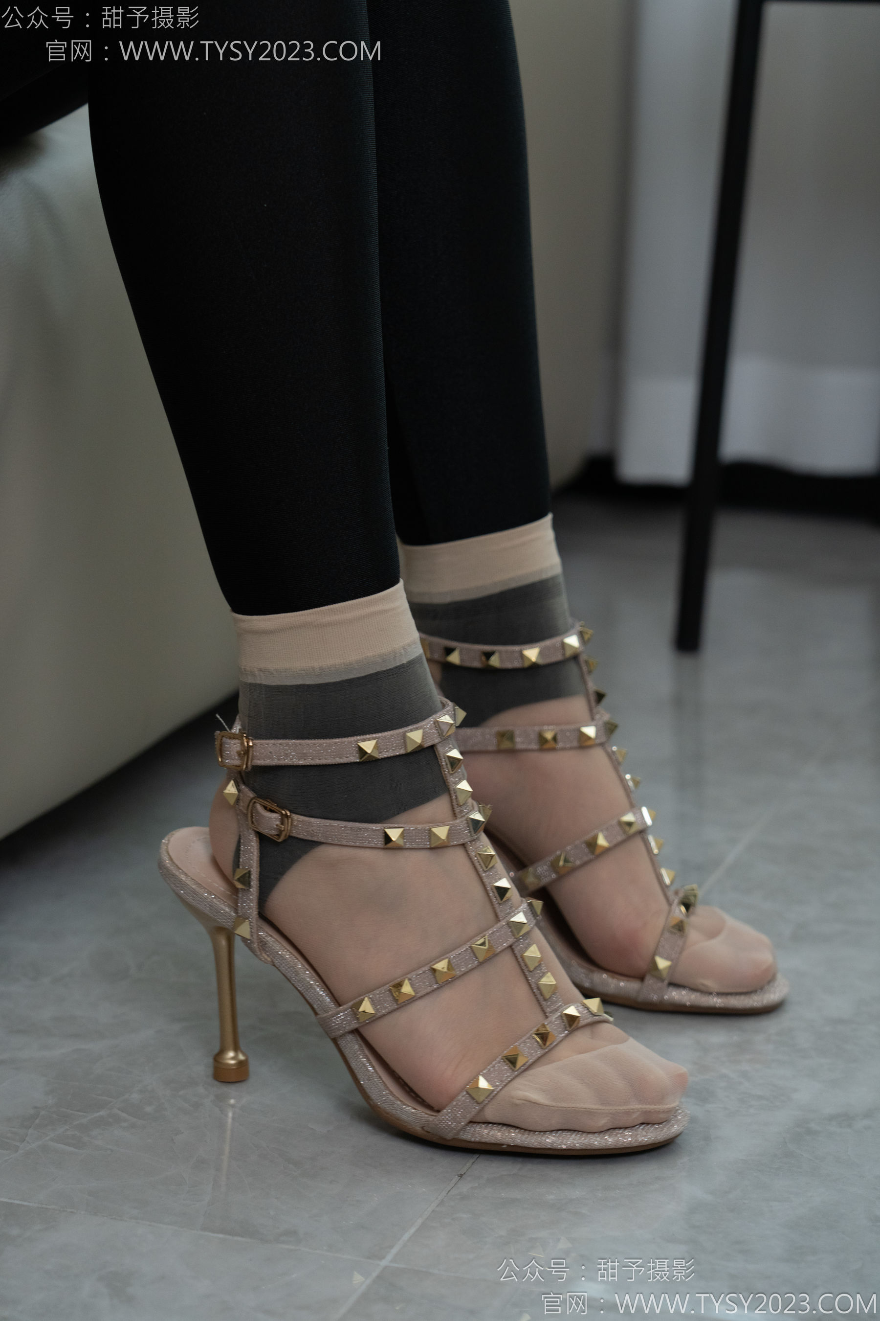 甜予摄影 No.158 梦梦 - 高跟鞋、短肉丝、短黑丝、裸足/(130P)