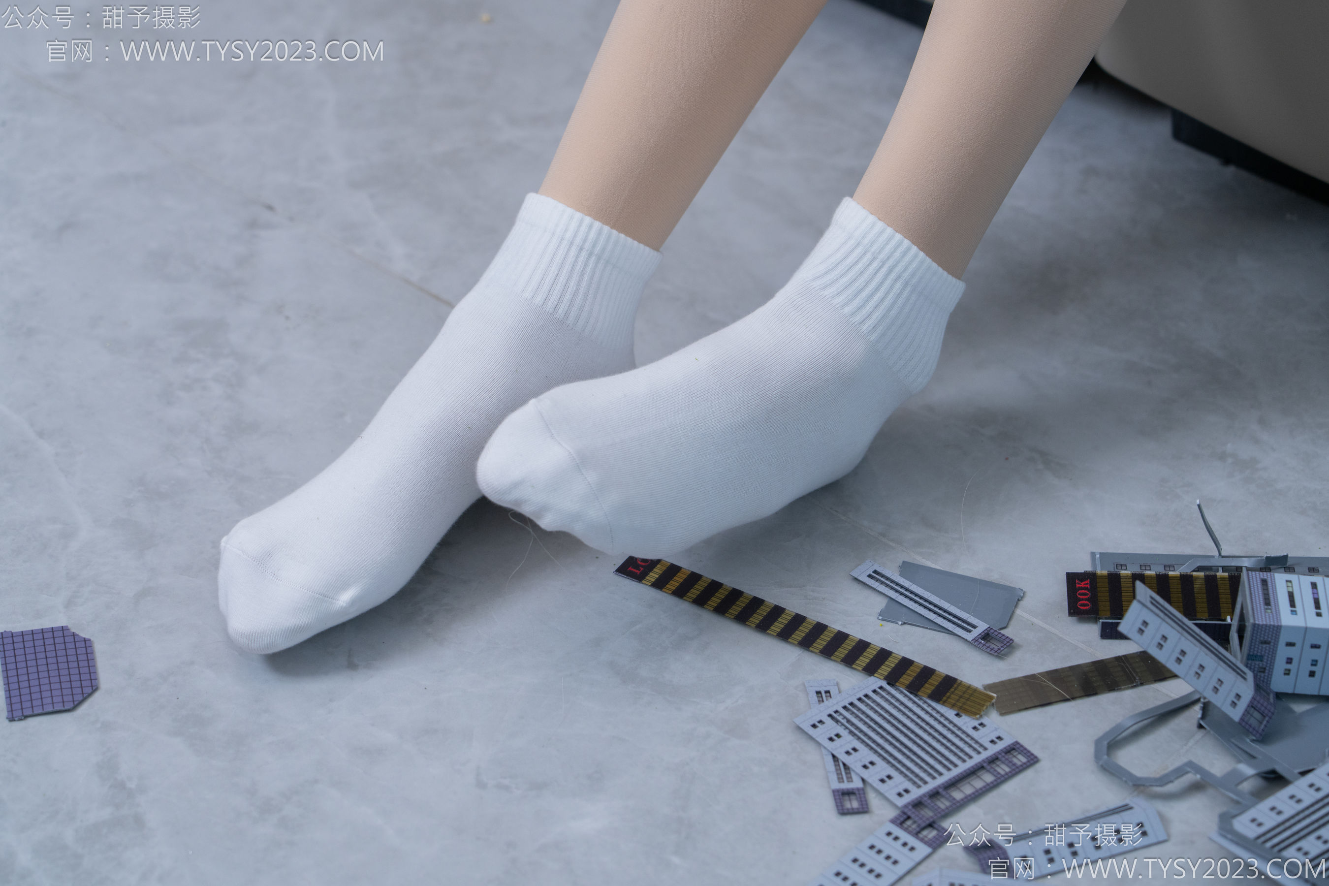 甜予摄影 No.182 珞珞 - 板鞋、白棉袜、厚肉丝、小人国剧情/(134P)