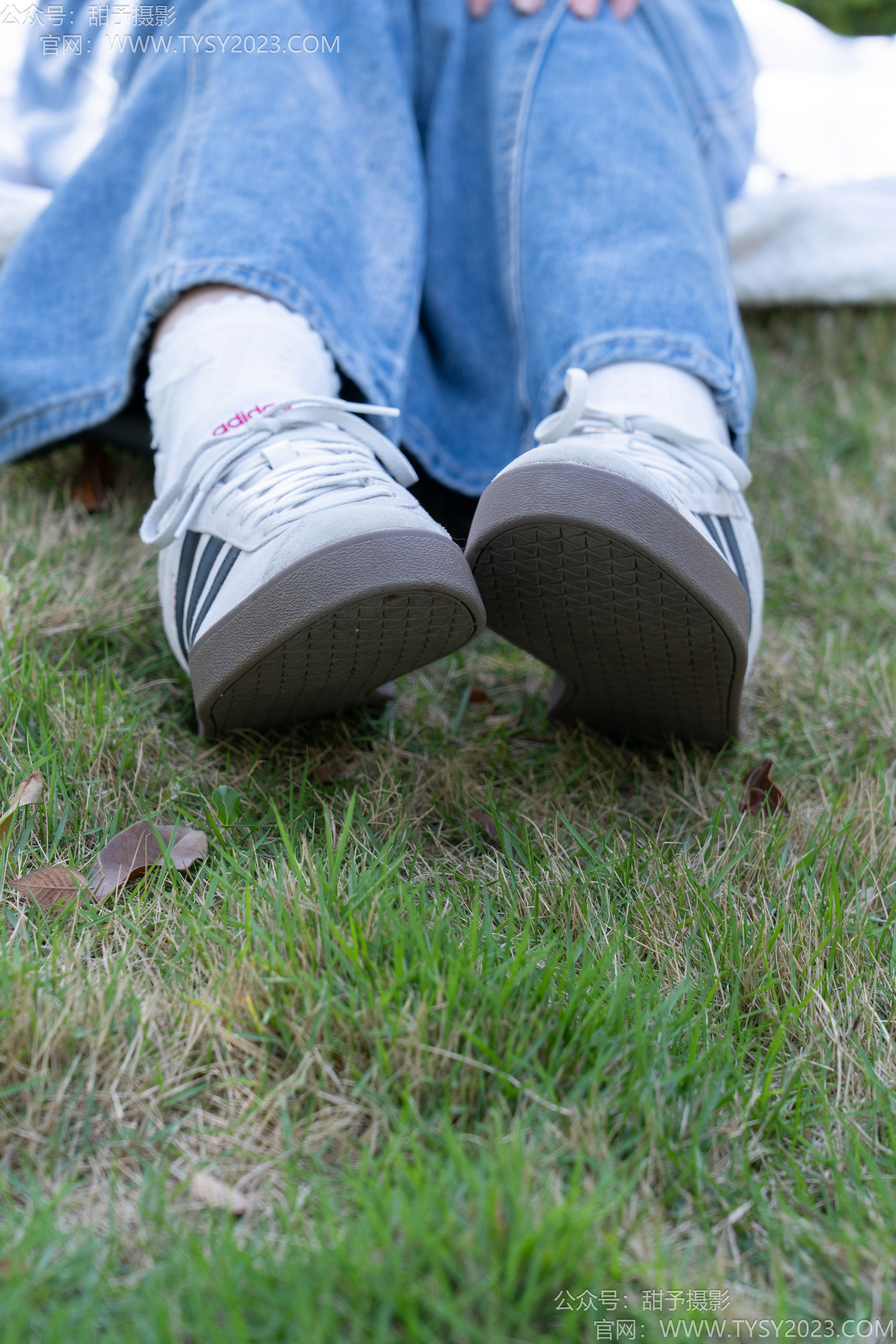 甜予摄影 No.194 小橙子 - 板鞋、白棉袜、裸足/(130P)