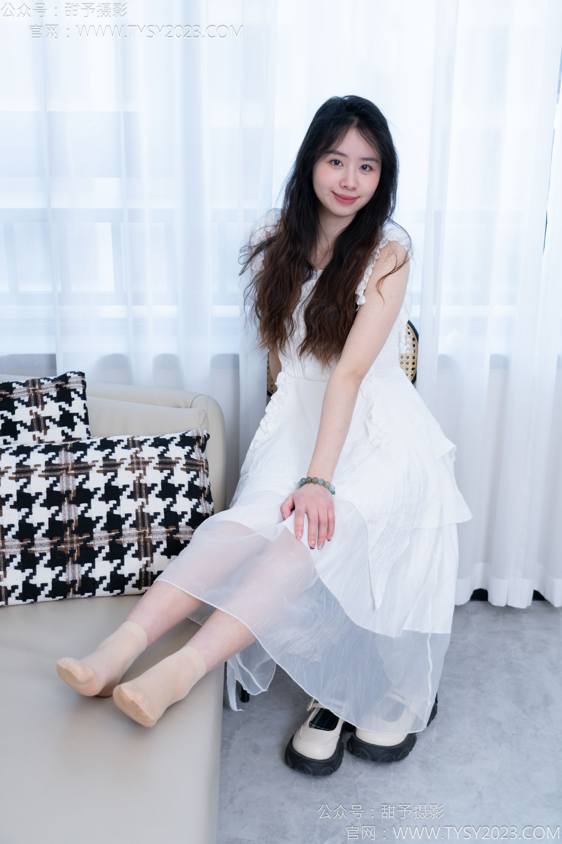 甜予摄影 No.172 知知 - 皮鞋、短肉丝、裸足/(130P)