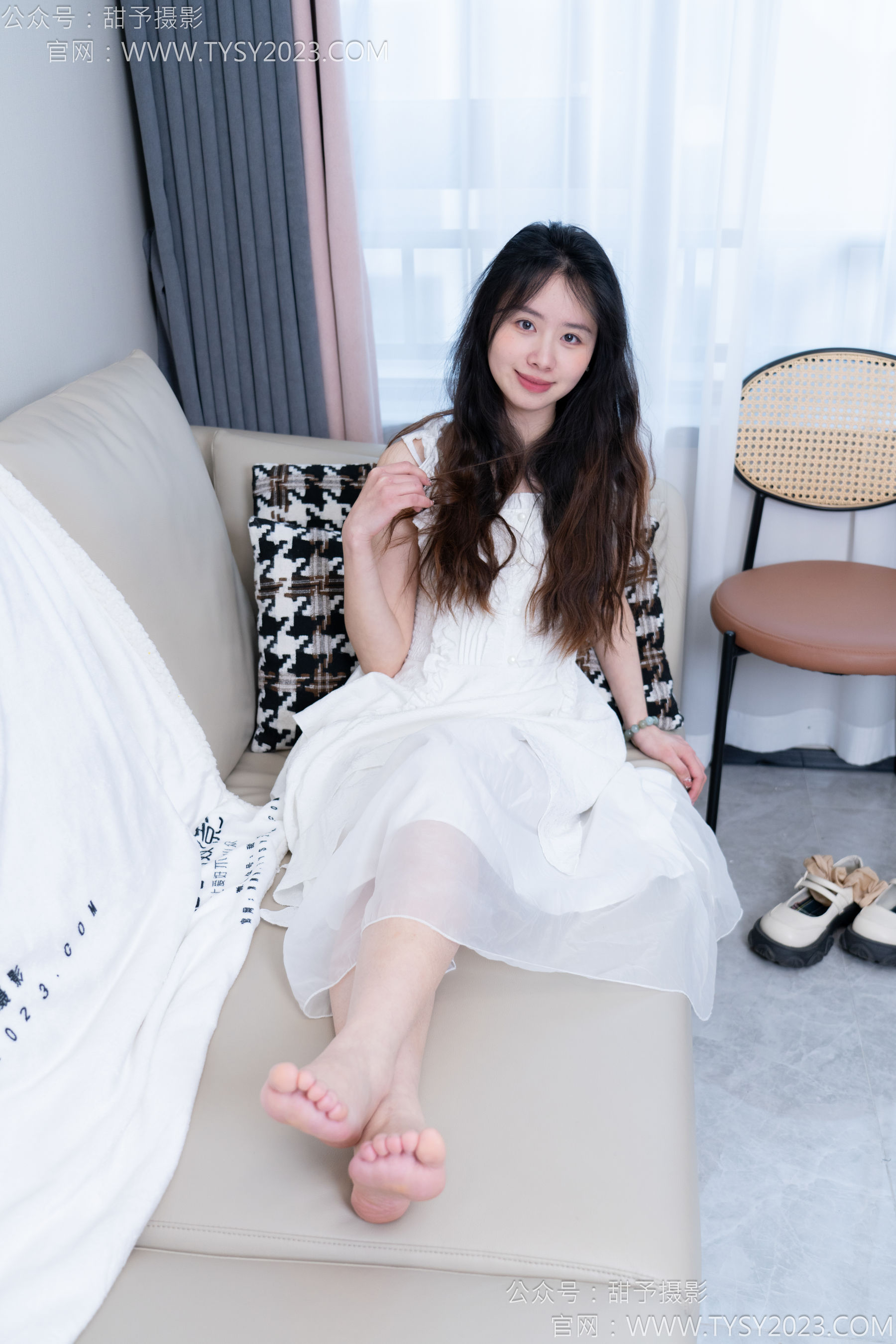 甜予摄影 No.172 知知 - 皮鞋、短肉丝、裸足/(130P)