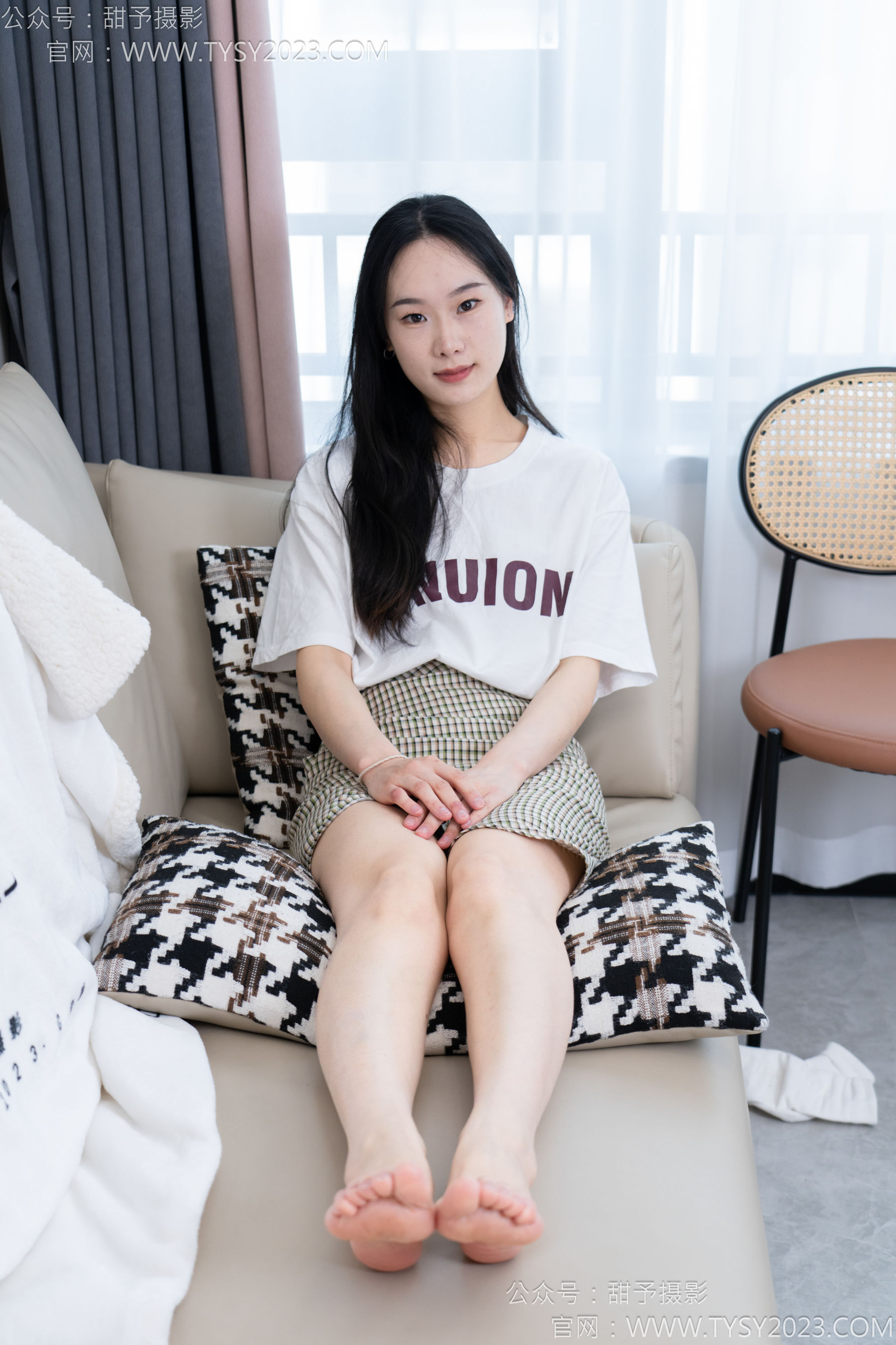 甜予摄影 No.167 小容 - 板鞋、白棉袜、裸足/(129P)