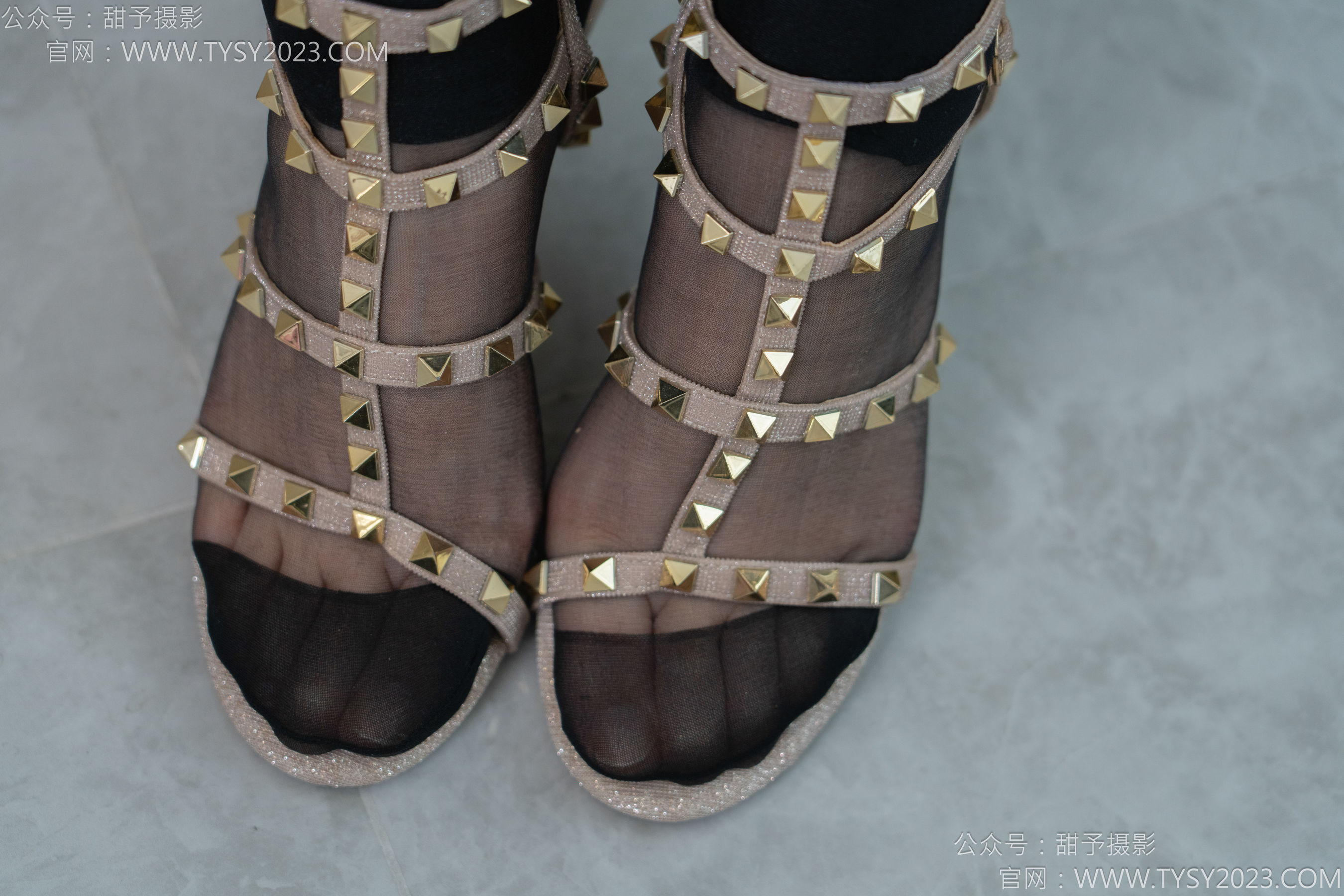 甜予摄影 No.158 梦梦 - 高跟鞋、短肉丝、短黑丝、裸足/(130P)