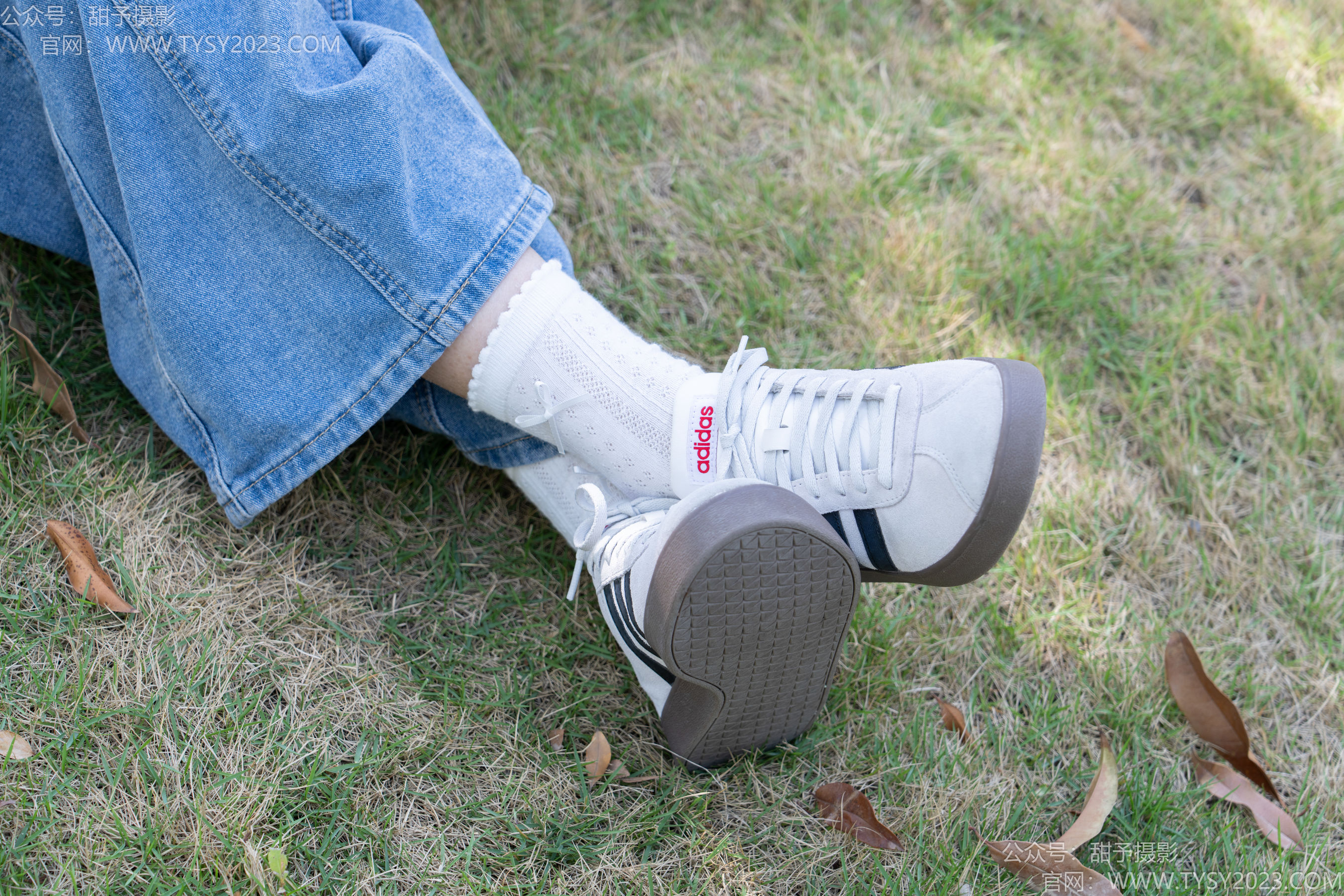 甜予摄影 No.194 小橙子 - 板鞋、白棉袜、裸足/(130P)