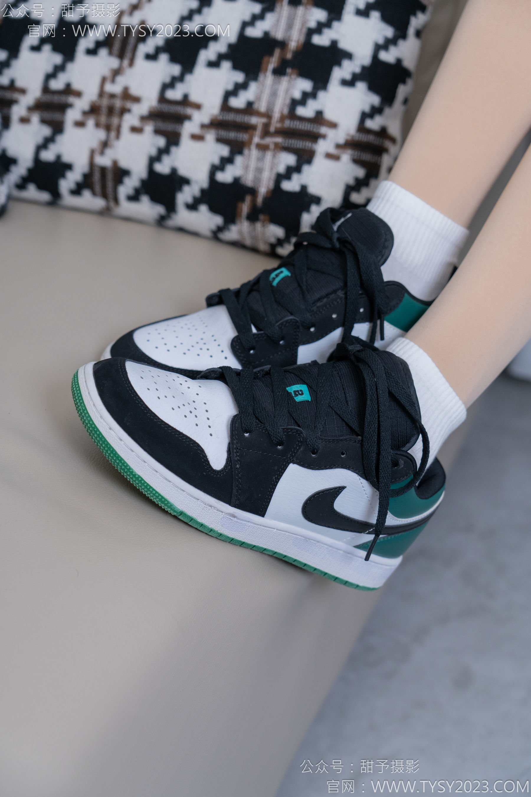 甜予摄影 No.182 珞珞 - 板鞋、白棉袜、厚肉丝、小人国剧情/(134P)