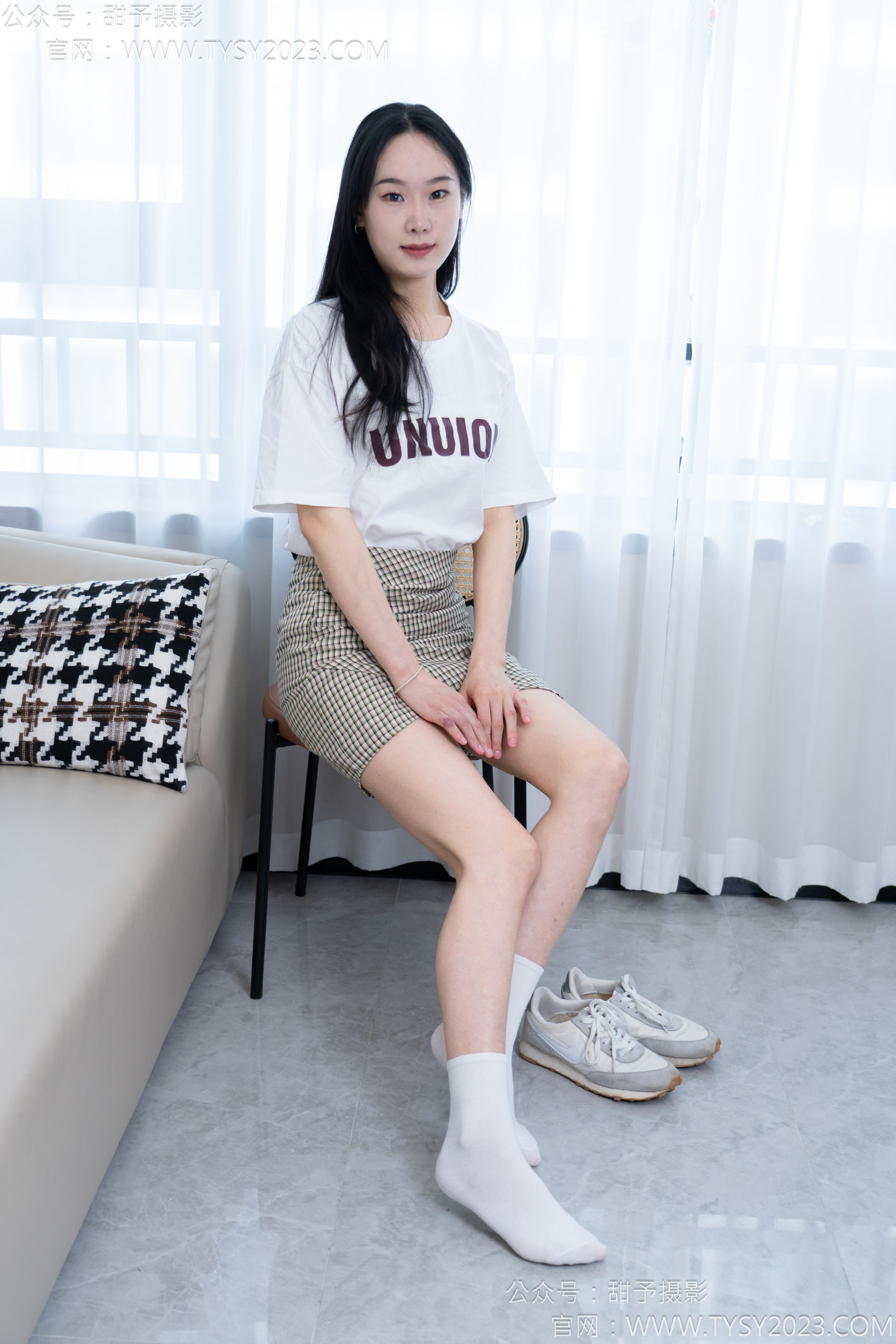 甜予摄影 No.167 小容 - 板鞋、白棉袜、裸足/(129P)