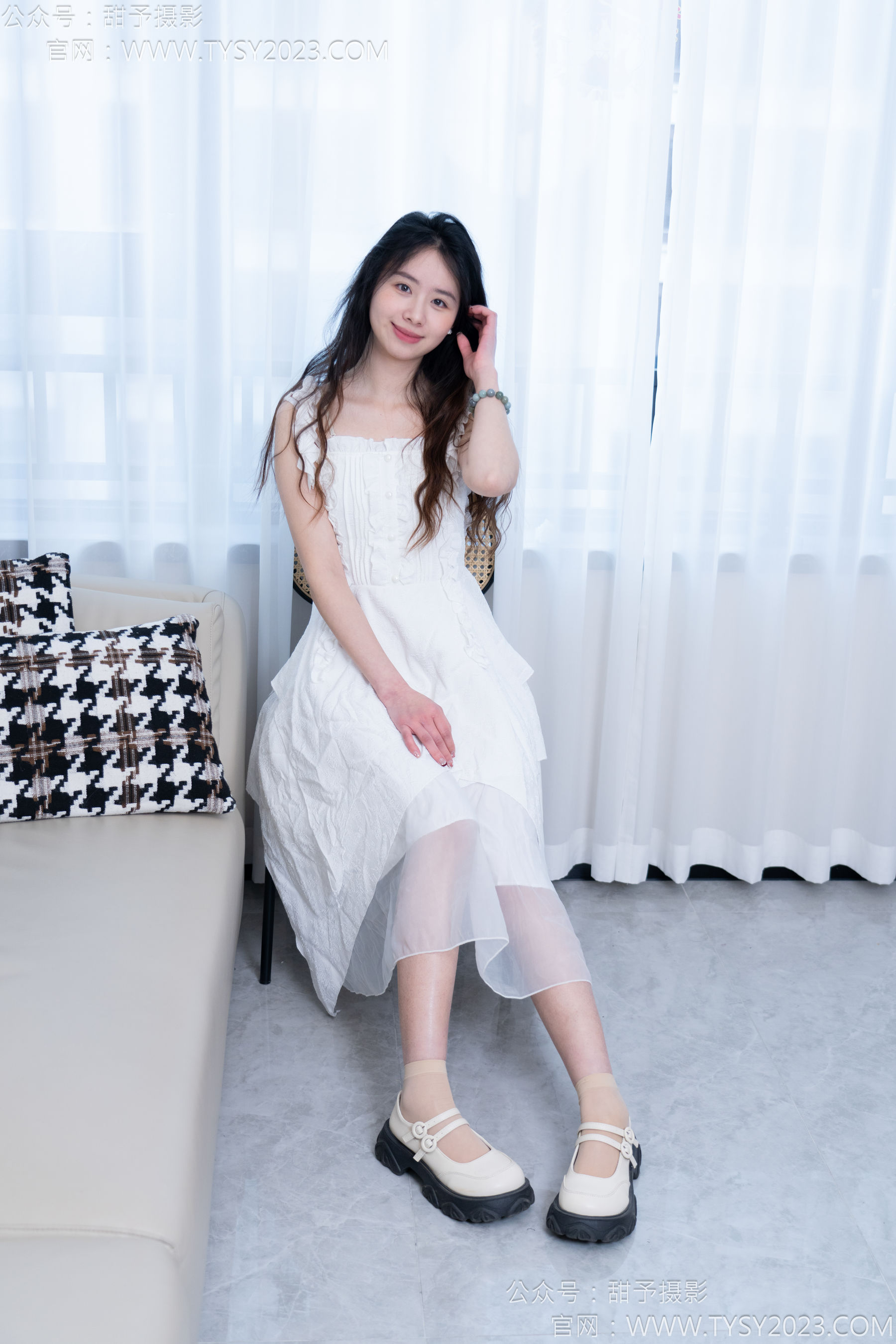 甜予摄影 No.172 知知 - 皮鞋、短肉丝、裸足/(130P)