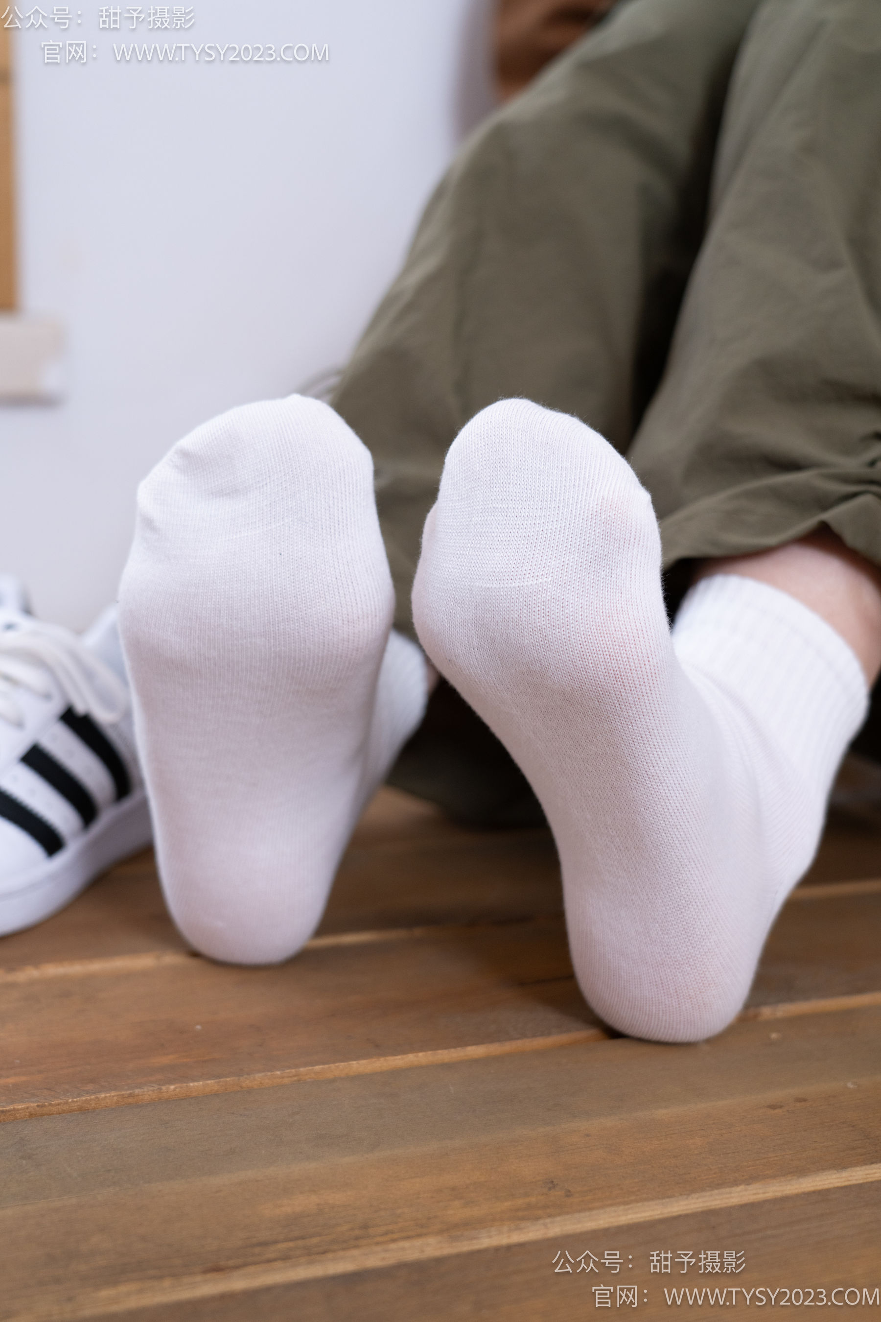 甜予摄影 No.161 双双 - 板鞋、白棉袜、裸足/(130P)
