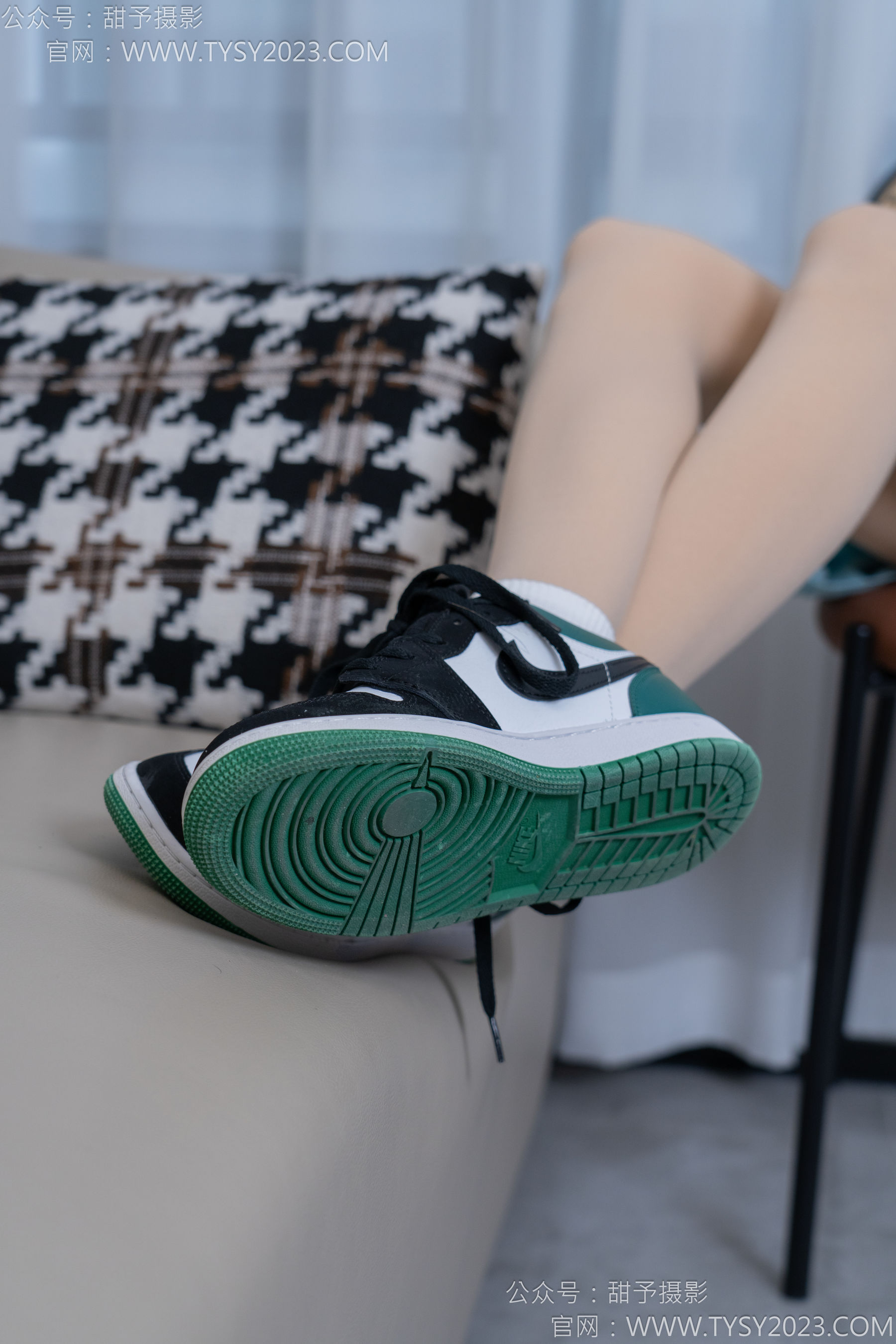 甜予摄影 No.182 珞珞 - 板鞋、白棉袜、厚肉丝、小人国剧情/(134P)