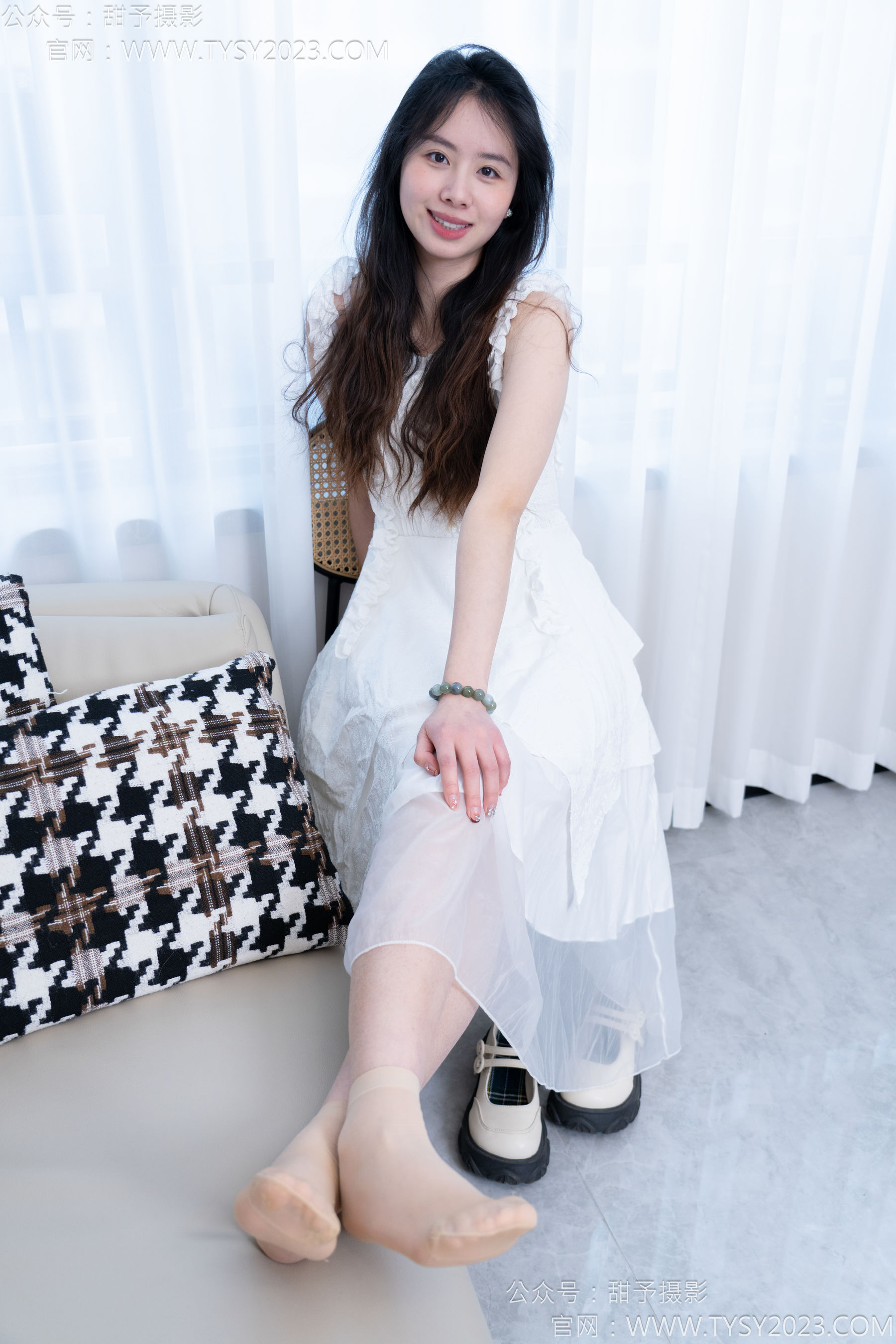 甜予摄影 No.172 知知 - 皮鞋、短肉丝、裸足/(130P)