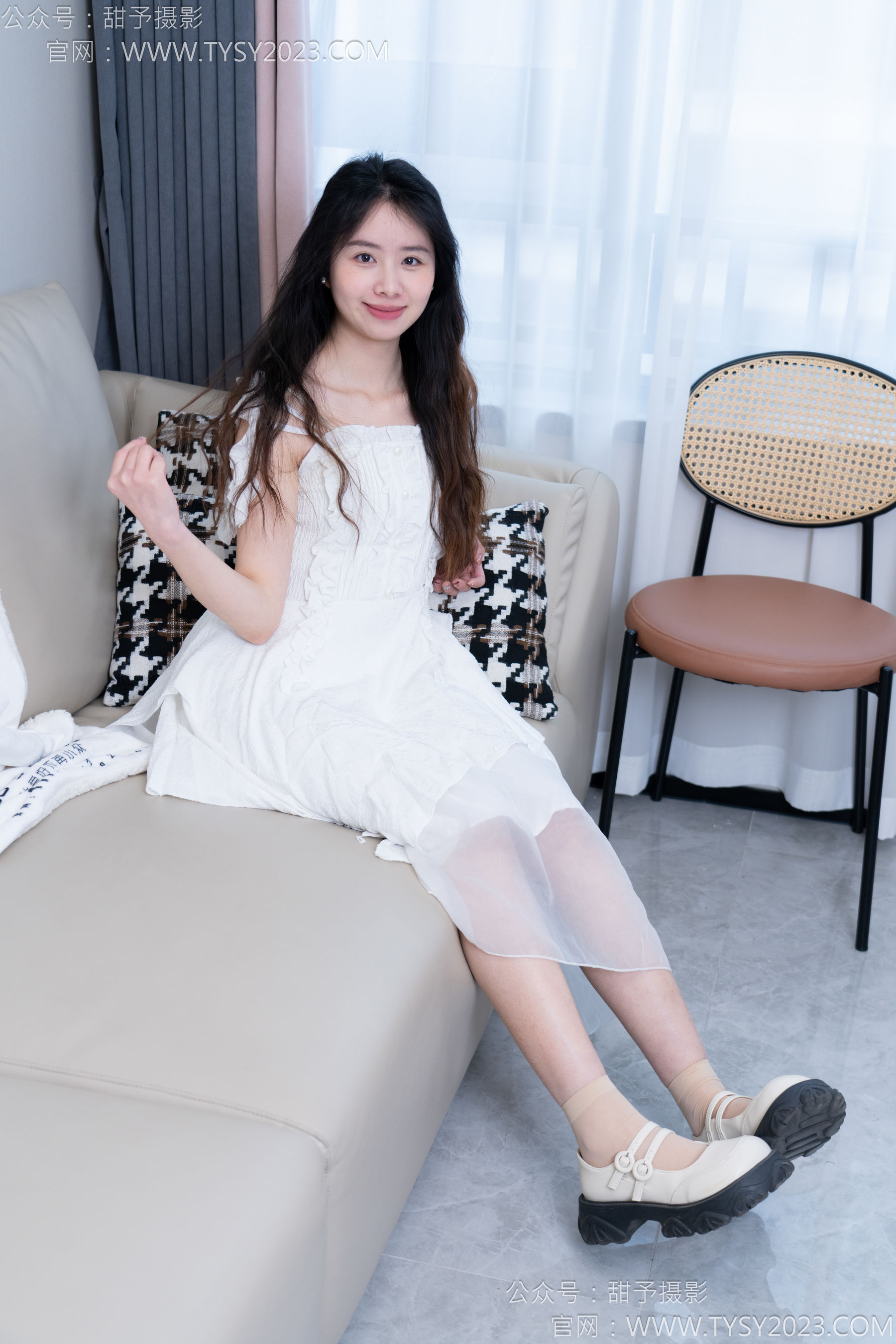 甜予摄影 No.172 知知 - 皮鞋、短肉丝、裸足/(130P)