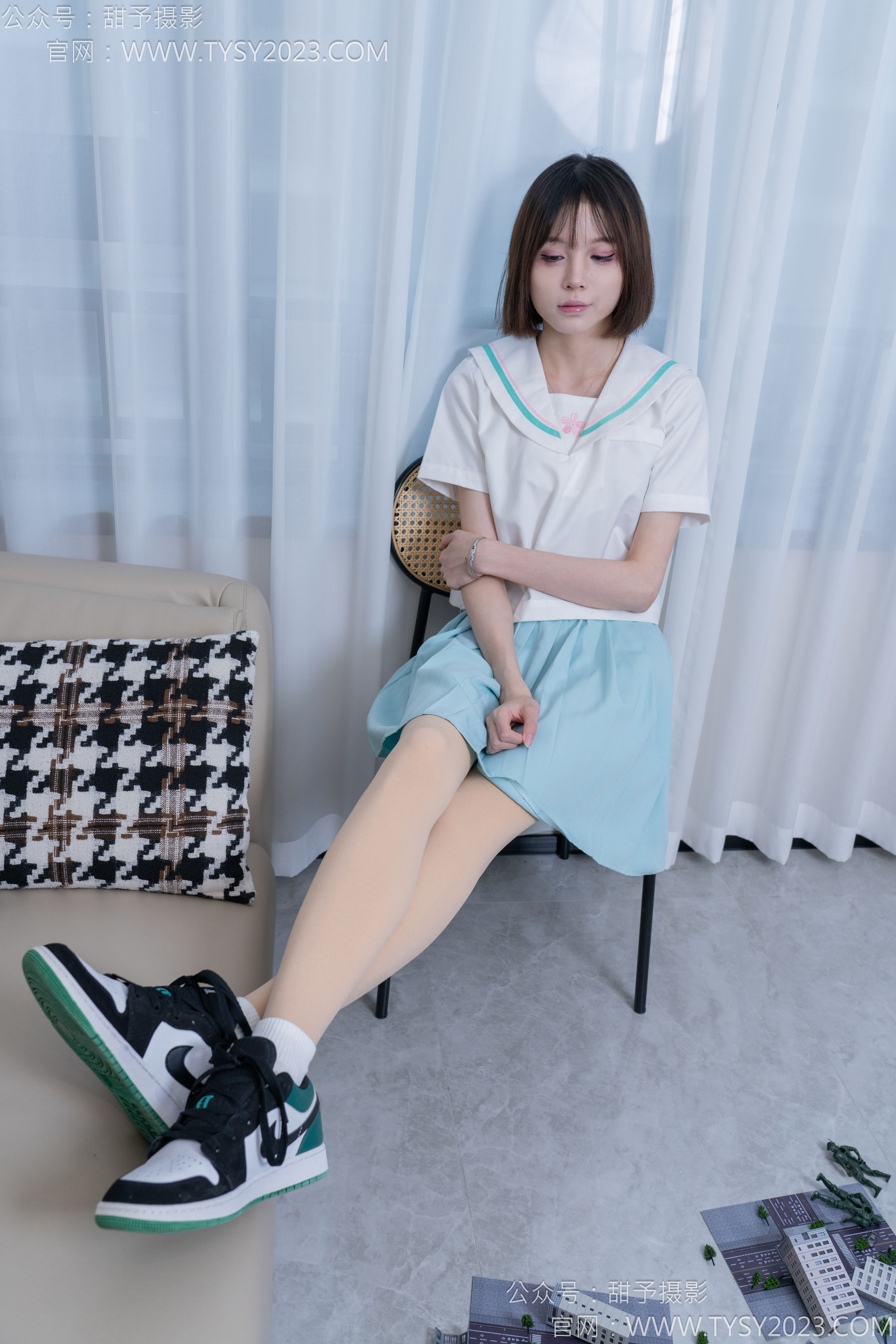 甜予摄影 No.182 珞珞 - 板鞋、白棉袜、厚肉丝、小人国剧情/(134P)