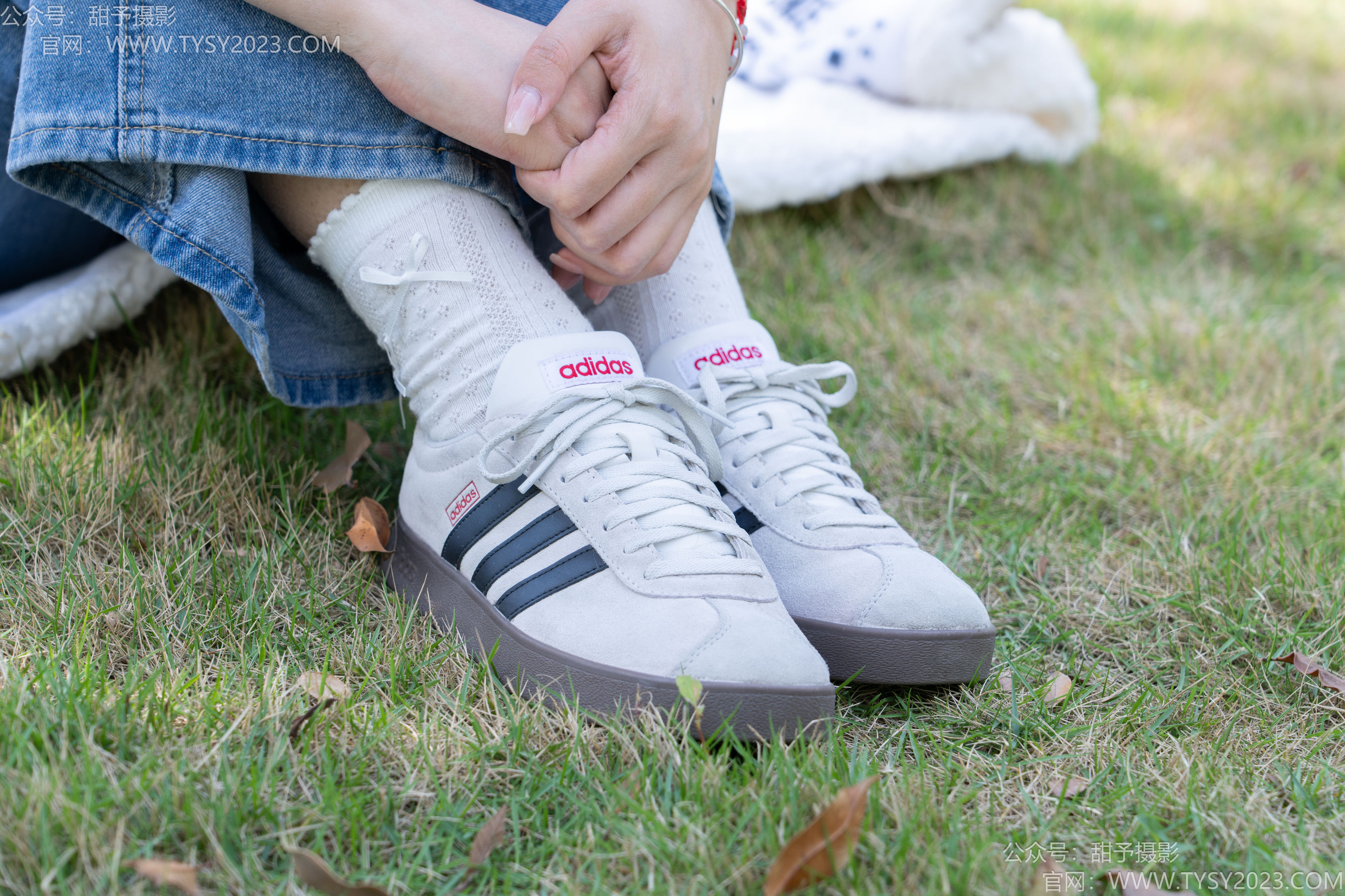 甜予摄影 No.194 小橙子 - 板鞋、白棉袜、裸足/(130P)