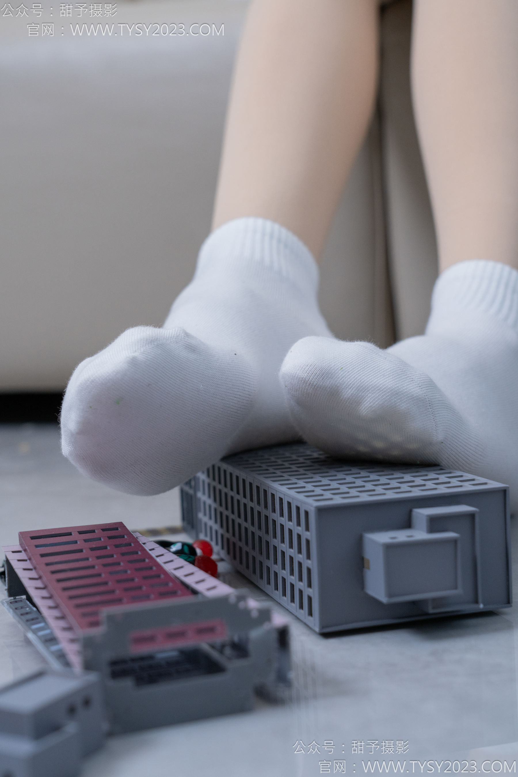 甜予摄影 No.182 珞珞 - 板鞋、白棉袜、厚肉丝、小人国剧情/(134P)