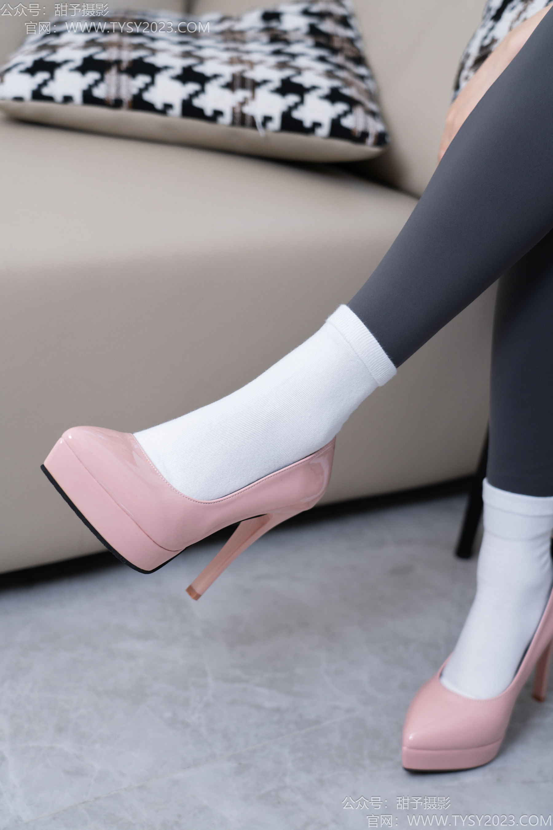 甜予摄影 No.192 澜澜 - 高跟鞋、白棉袜、裸足/(134P)