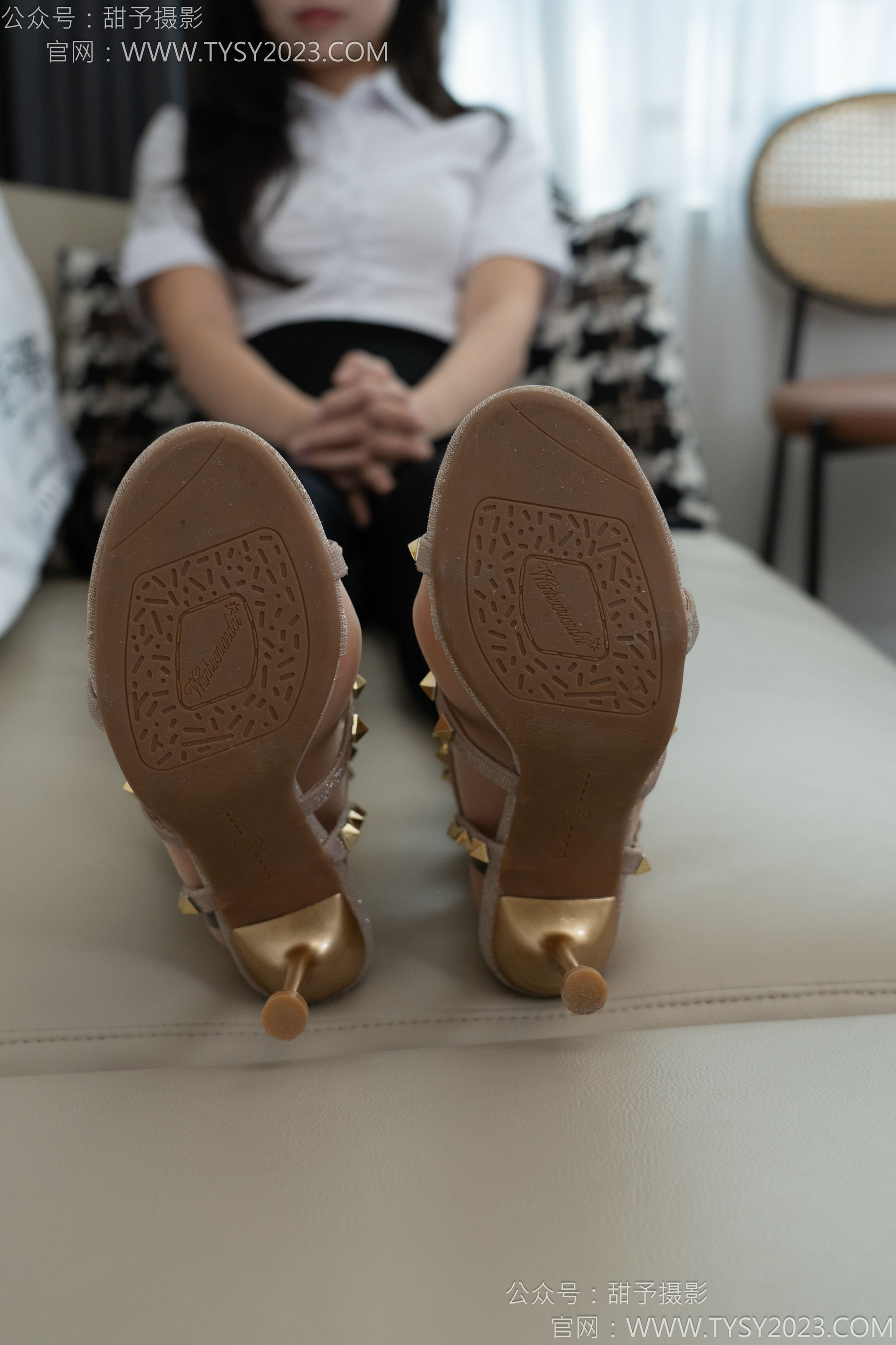 甜予摄影 No.158 梦梦 - 高跟鞋、短肉丝、短黑丝、裸足/(130P)