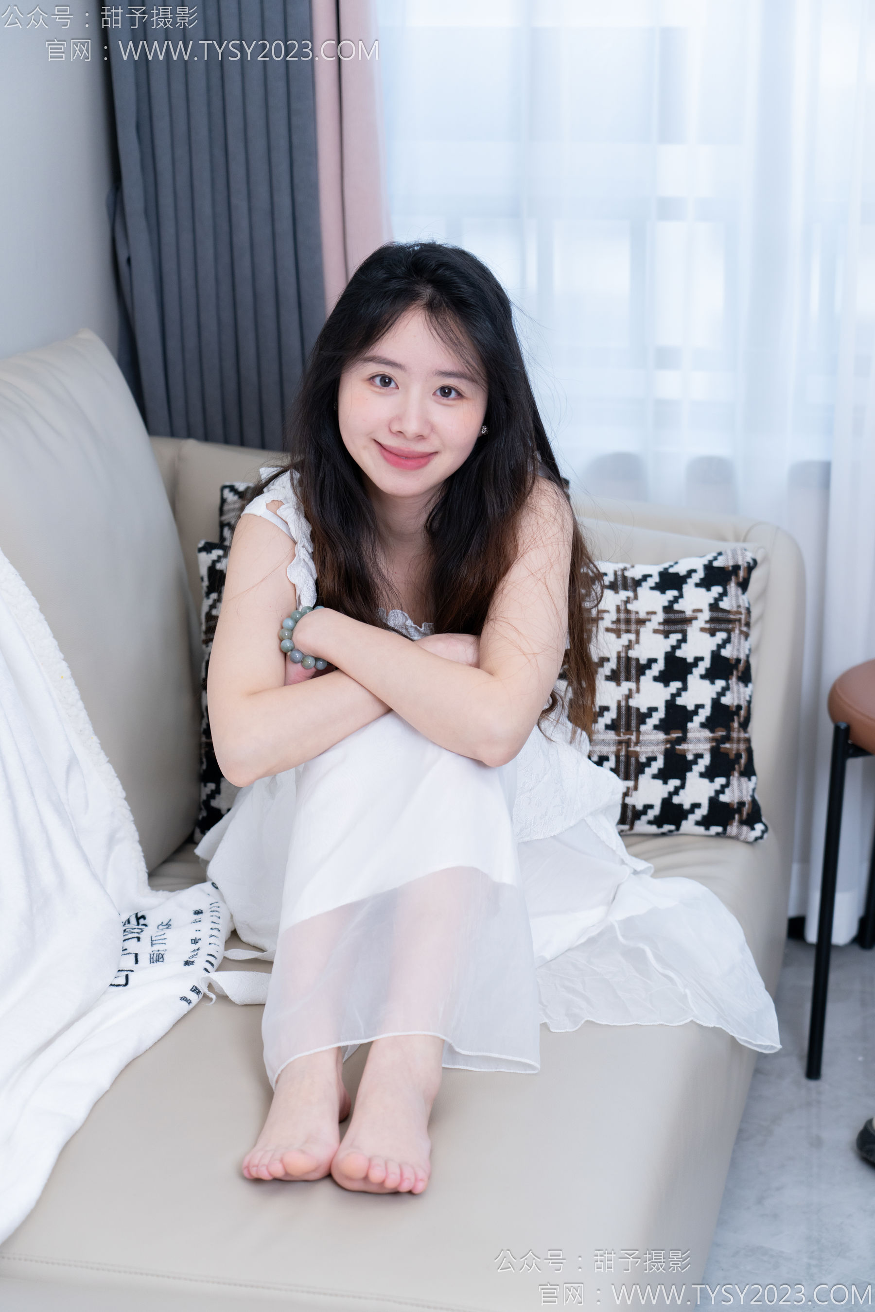 甜予摄影 No.172 知知 - 皮鞋、短肉丝、裸足/(130P)