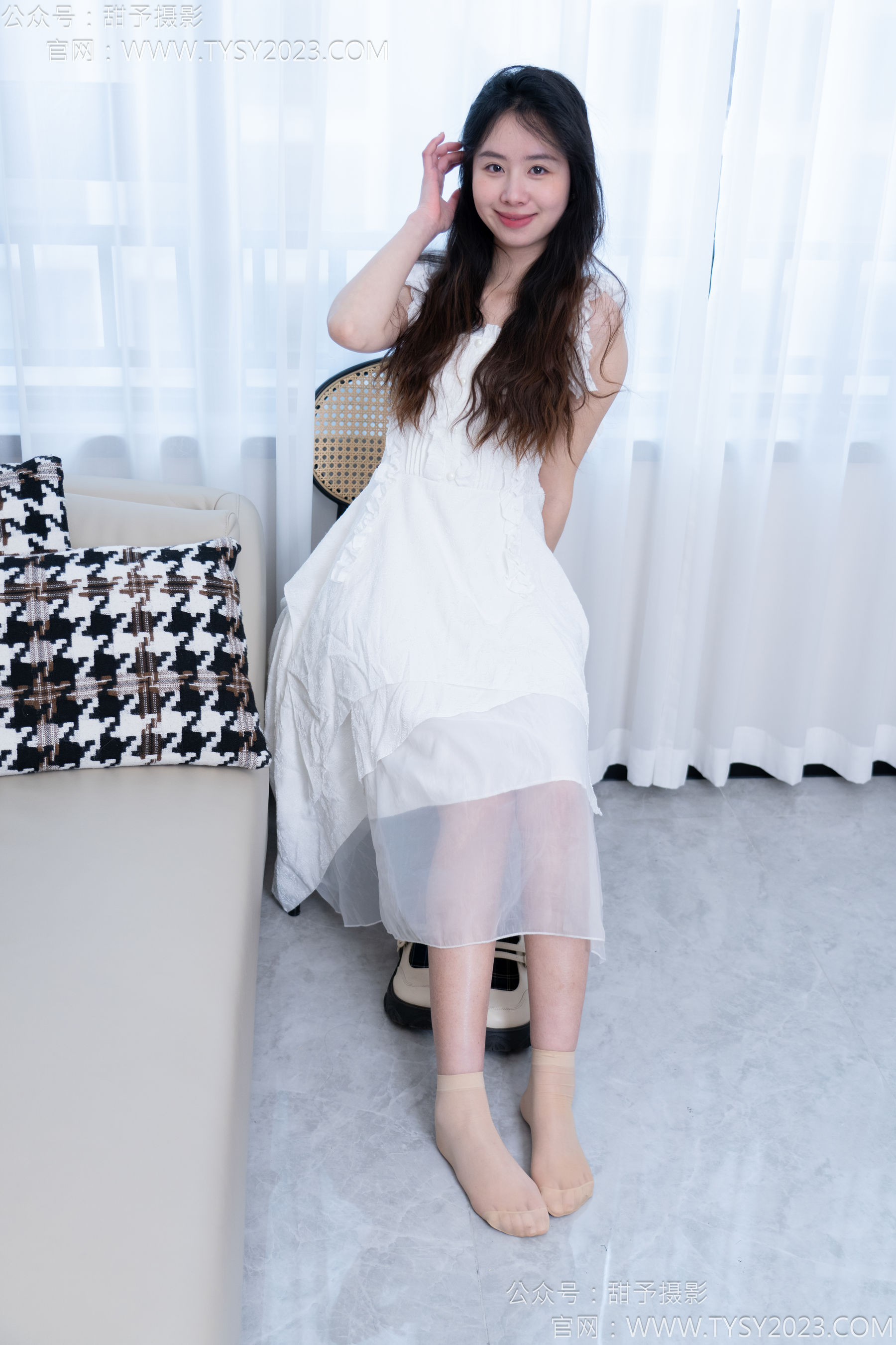 甜予摄影 No.172 知知 - 皮鞋、短肉丝、裸足/(130P)