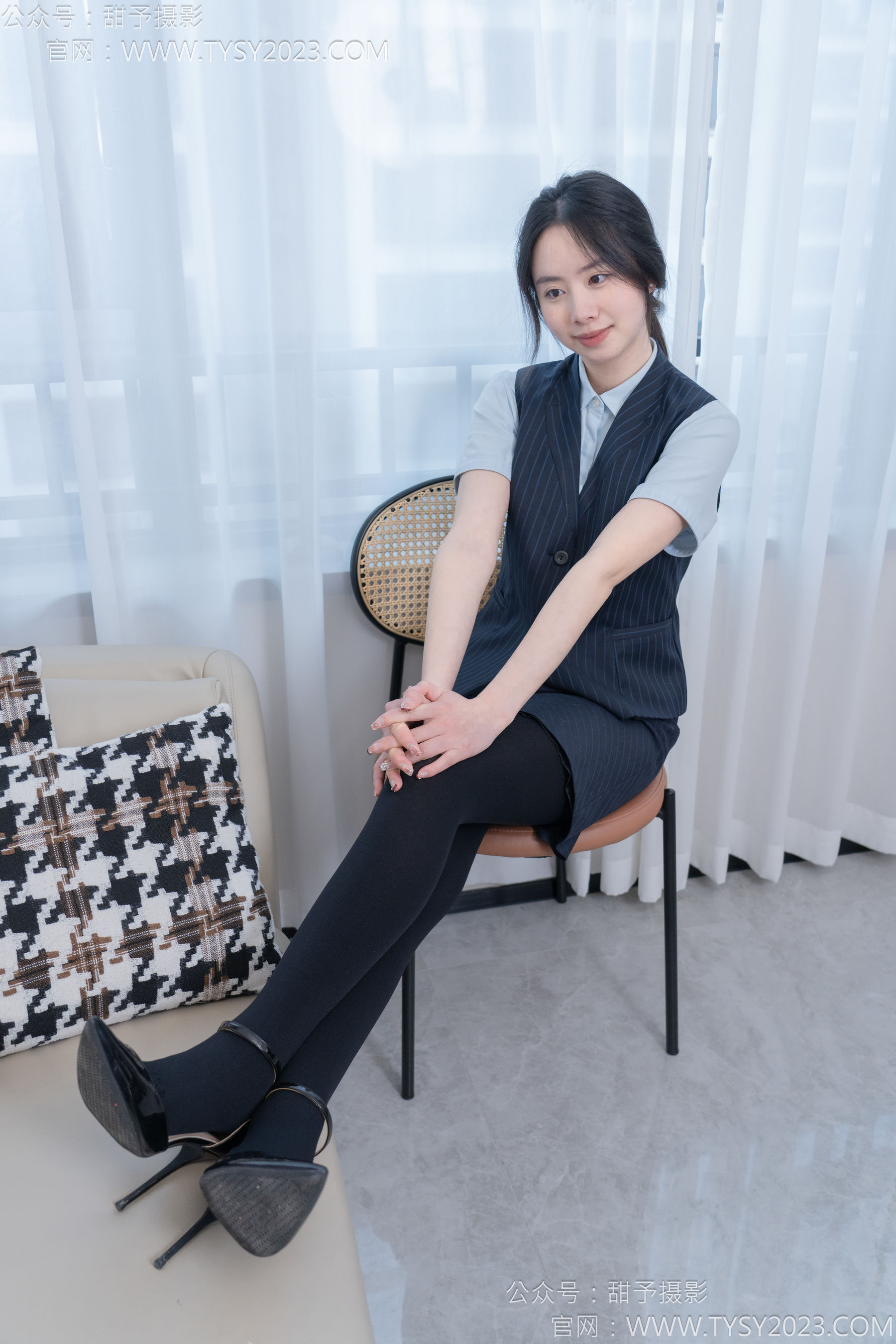甜予摄影 No.187 知知 - 高跟鞋、厚黑丝/(127P)