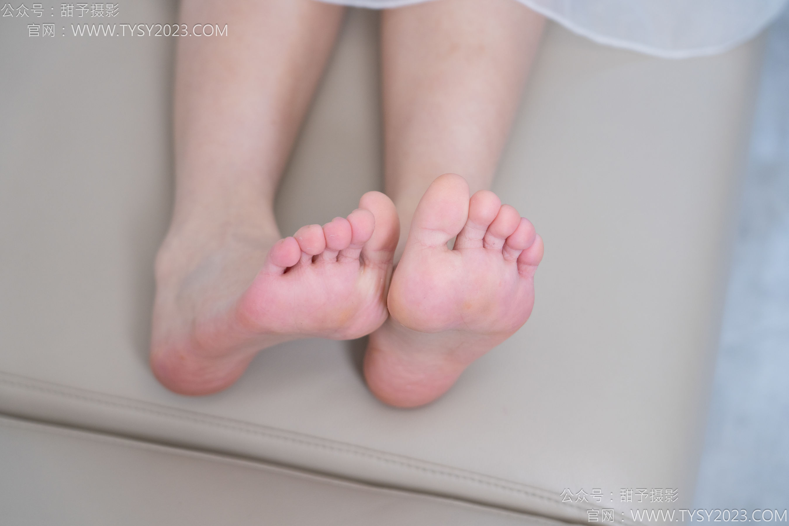 甜予摄影 No.172 知知 - 皮鞋、短肉丝、裸足/(130P)