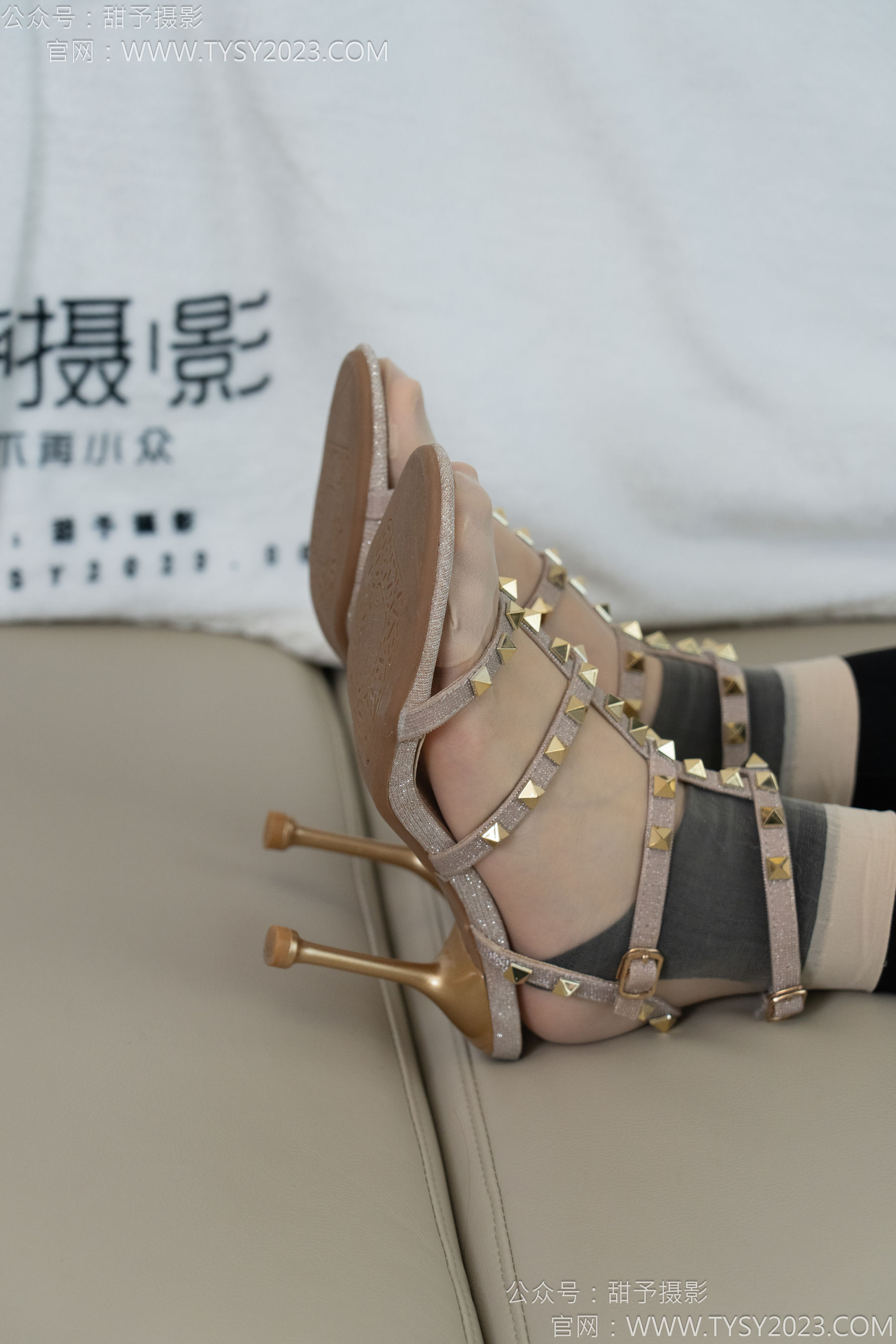 甜予摄影 No.158 梦梦 - 高跟鞋、短肉丝、短黑丝、裸足/(130P)