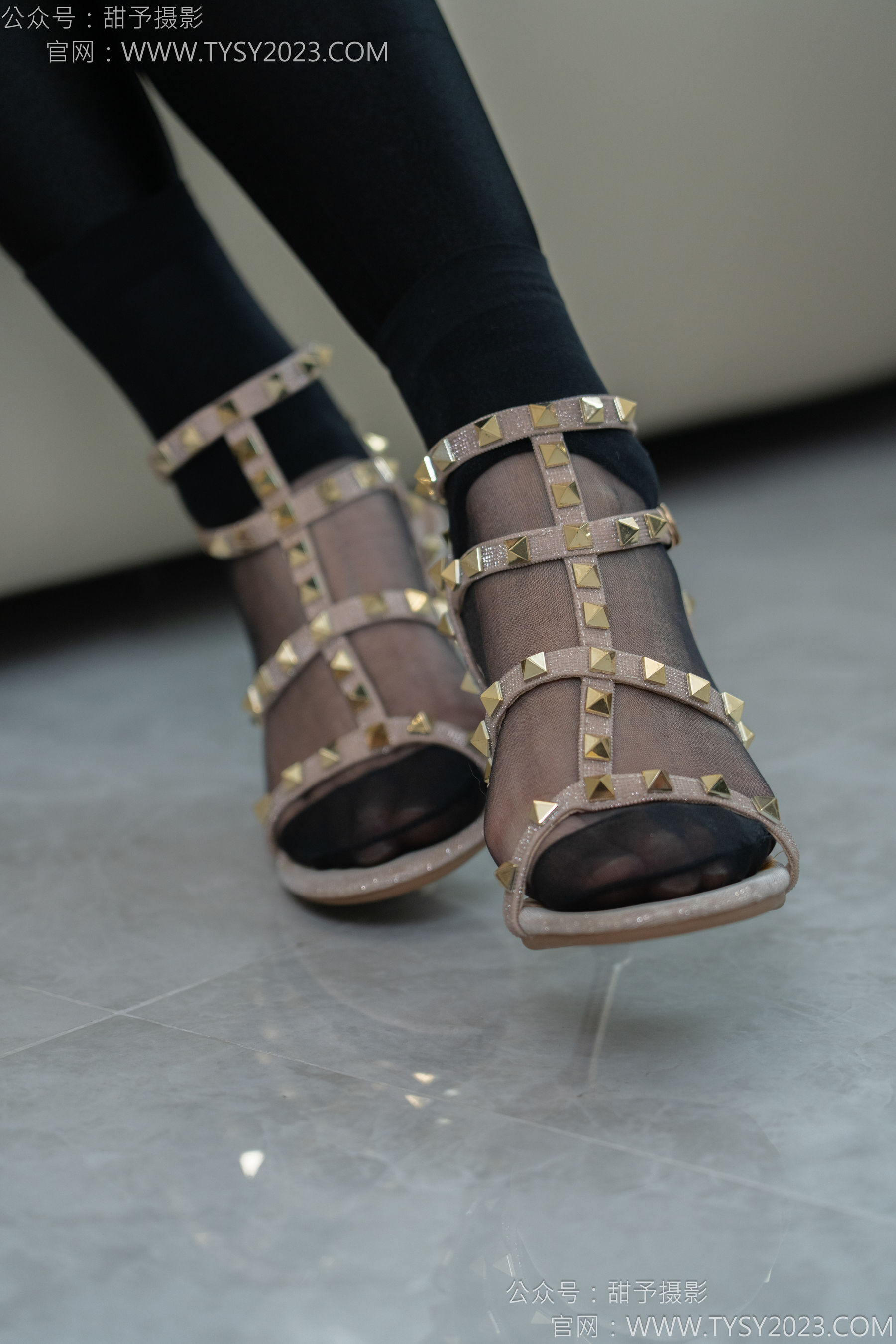 甜予摄影 No.158 梦梦 - 高跟鞋、短肉丝、短黑丝、裸足/(130P)