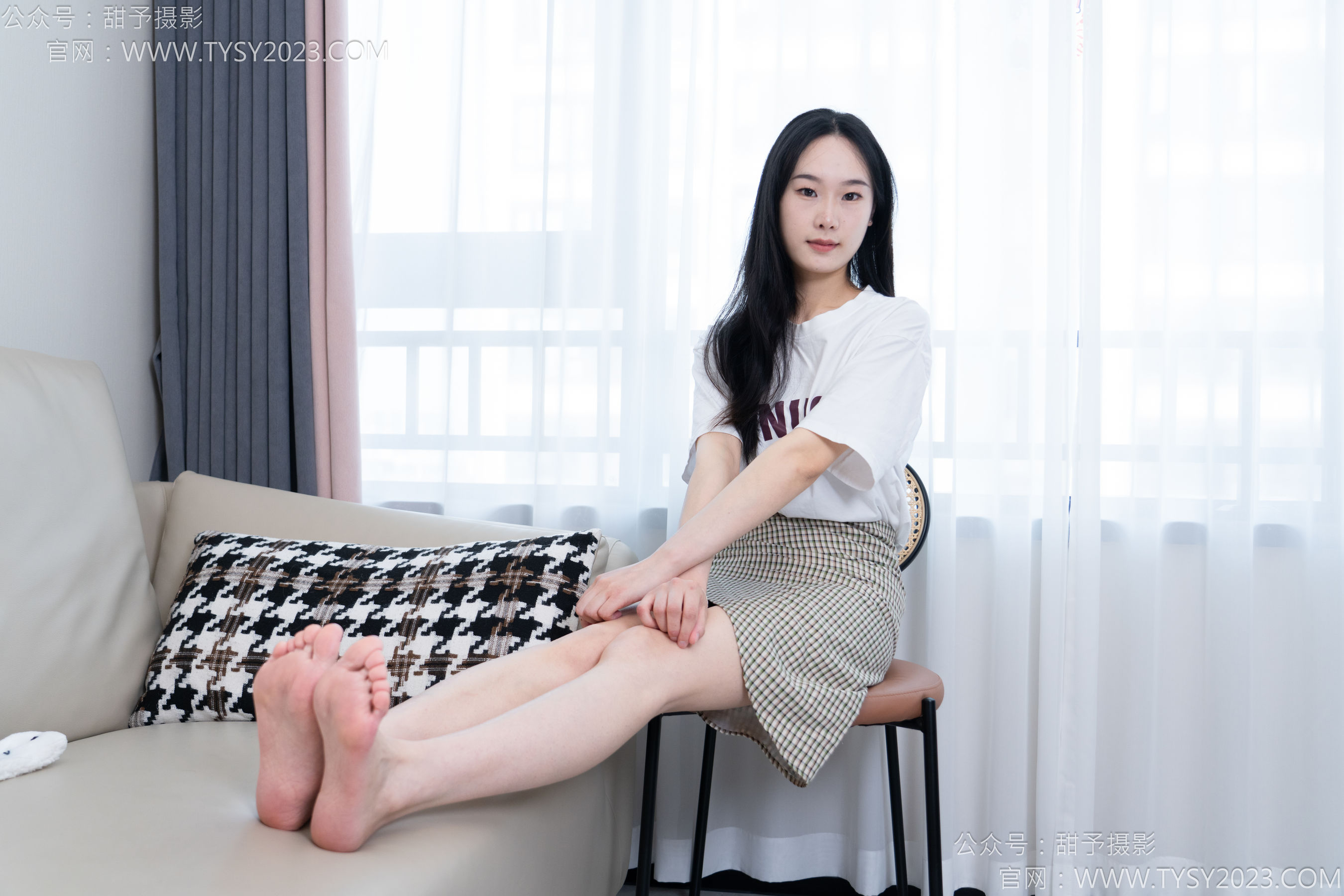 甜予摄影 No.167 小容 - 板鞋、白棉袜、裸足/(129P)