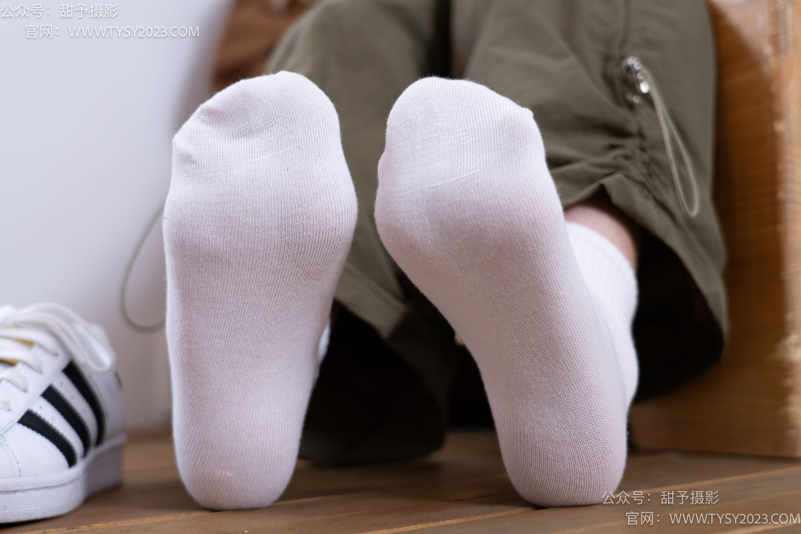 甜予摄影 No.161 双双 - 板鞋、白棉袜、裸足/(130P)