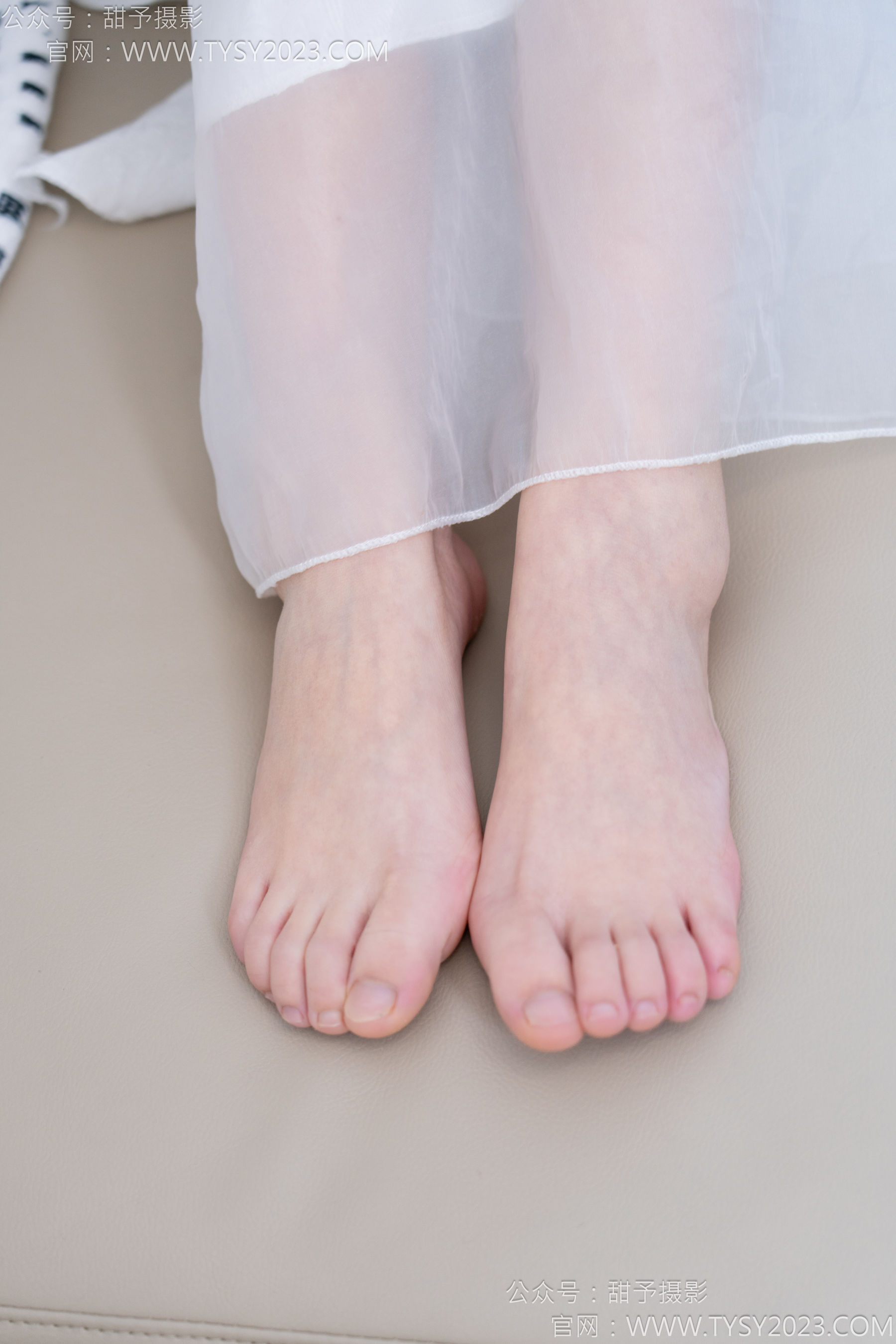 甜予摄影 No.172 知知 - 皮鞋、短肉丝、裸足/(130P)