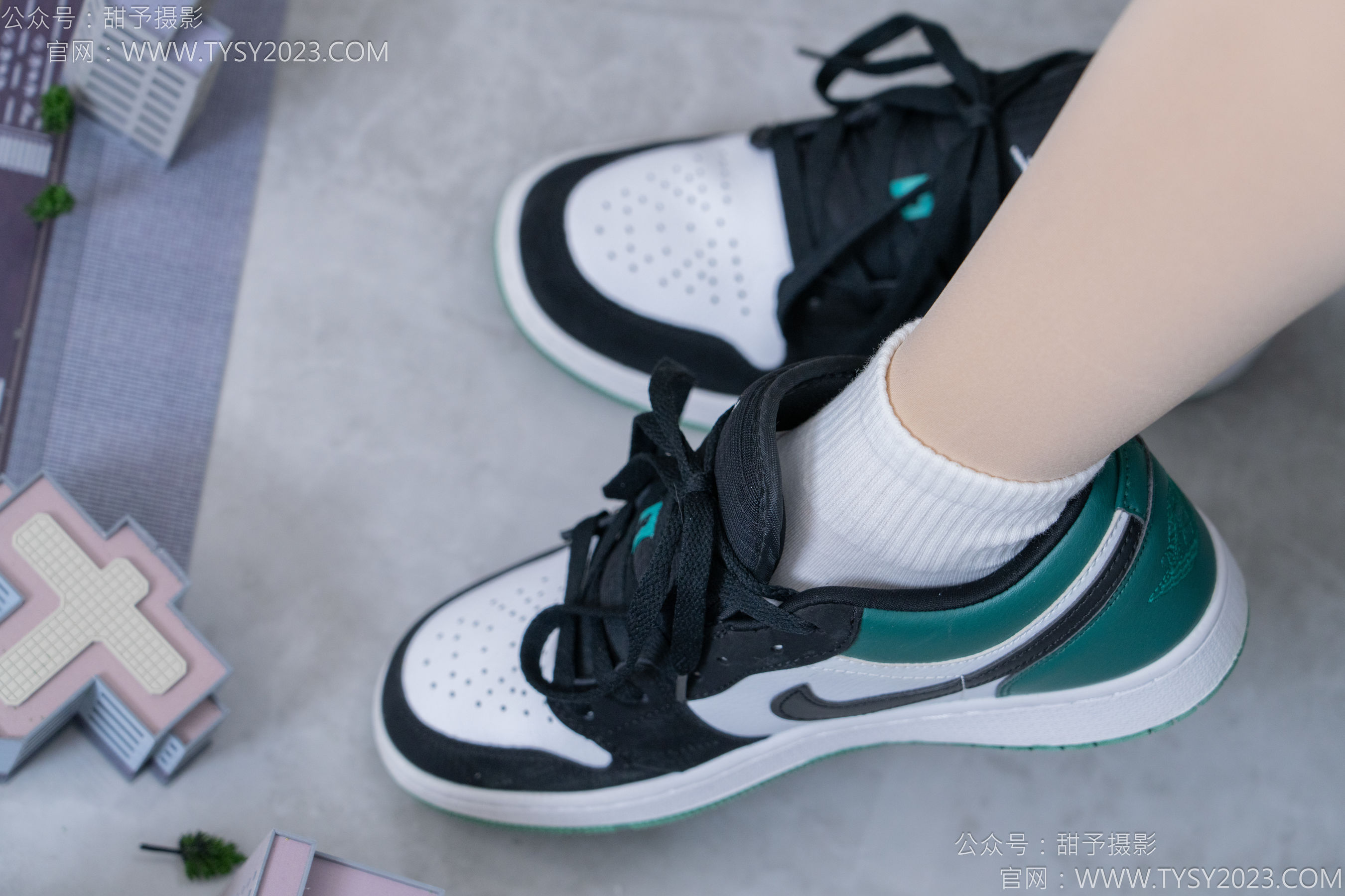 甜予摄影 No.182 珞珞 - 板鞋、白棉袜、厚肉丝、小人国剧情/(134P)