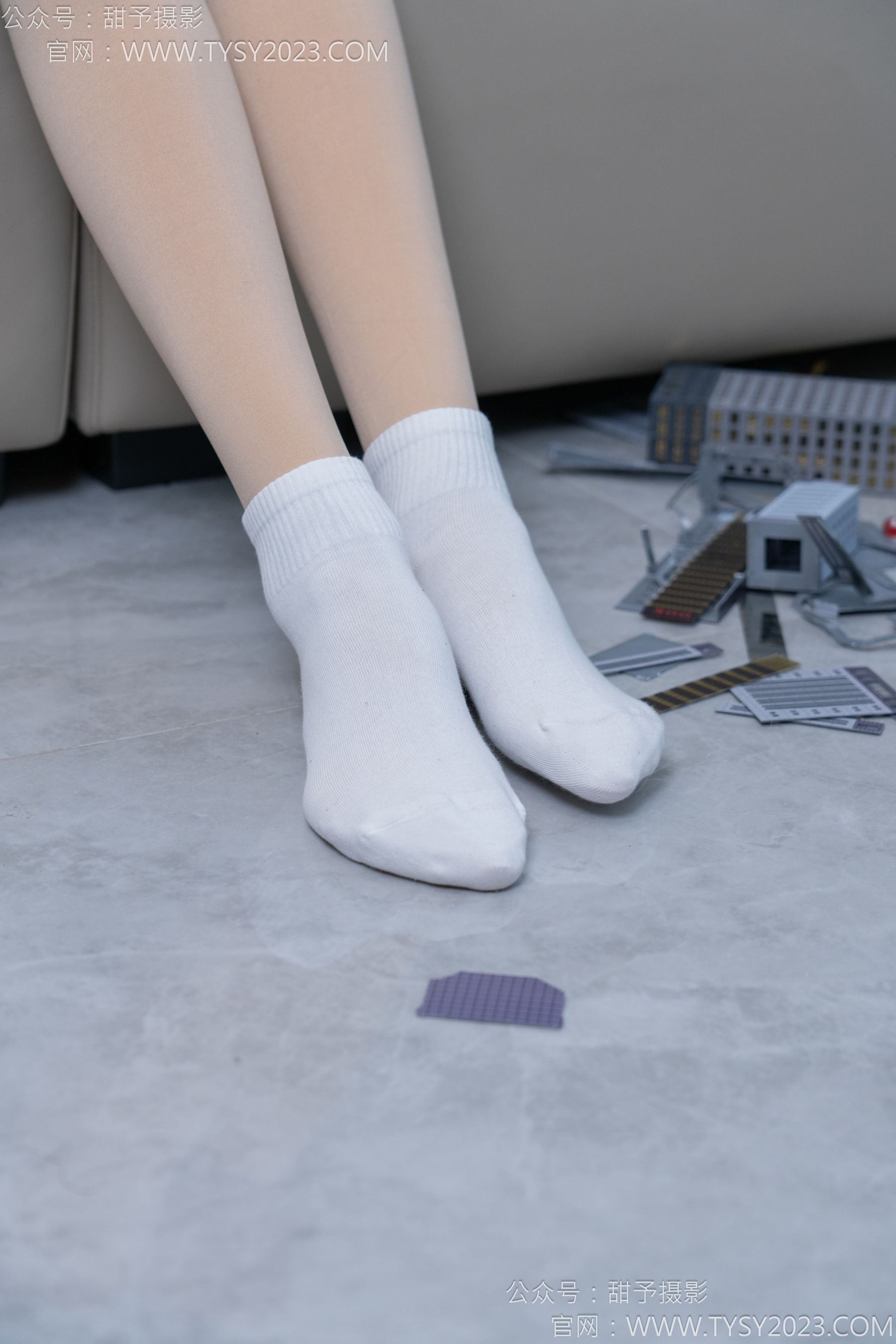 甜予摄影 No.182 珞珞 - 板鞋、白棉袜、厚肉丝、小人国剧情/(134P)