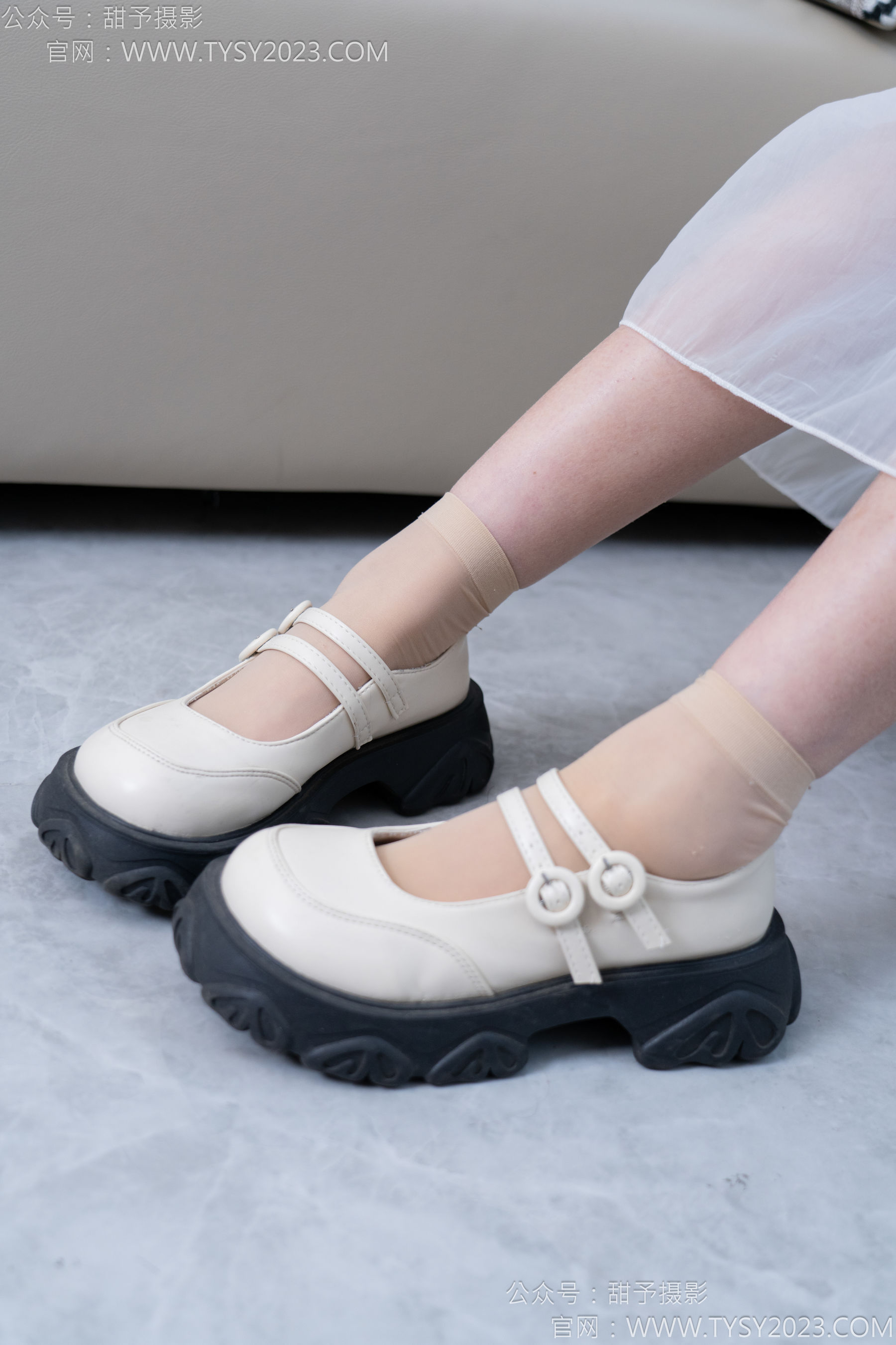 甜予摄影 No.172 知知 - 皮鞋、短肉丝、裸足/(130P)