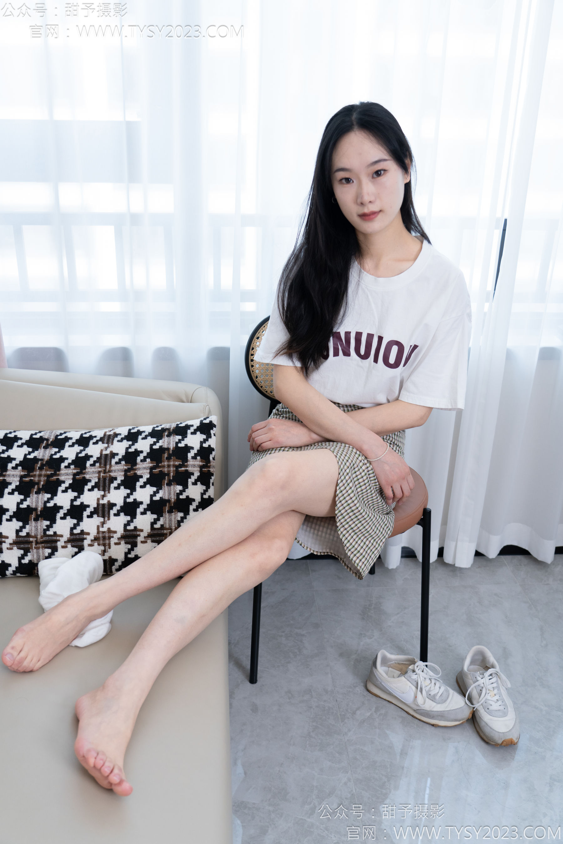 甜予摄影 No.167 小容 - 板鞋、白棉袜、裸足/(129P)