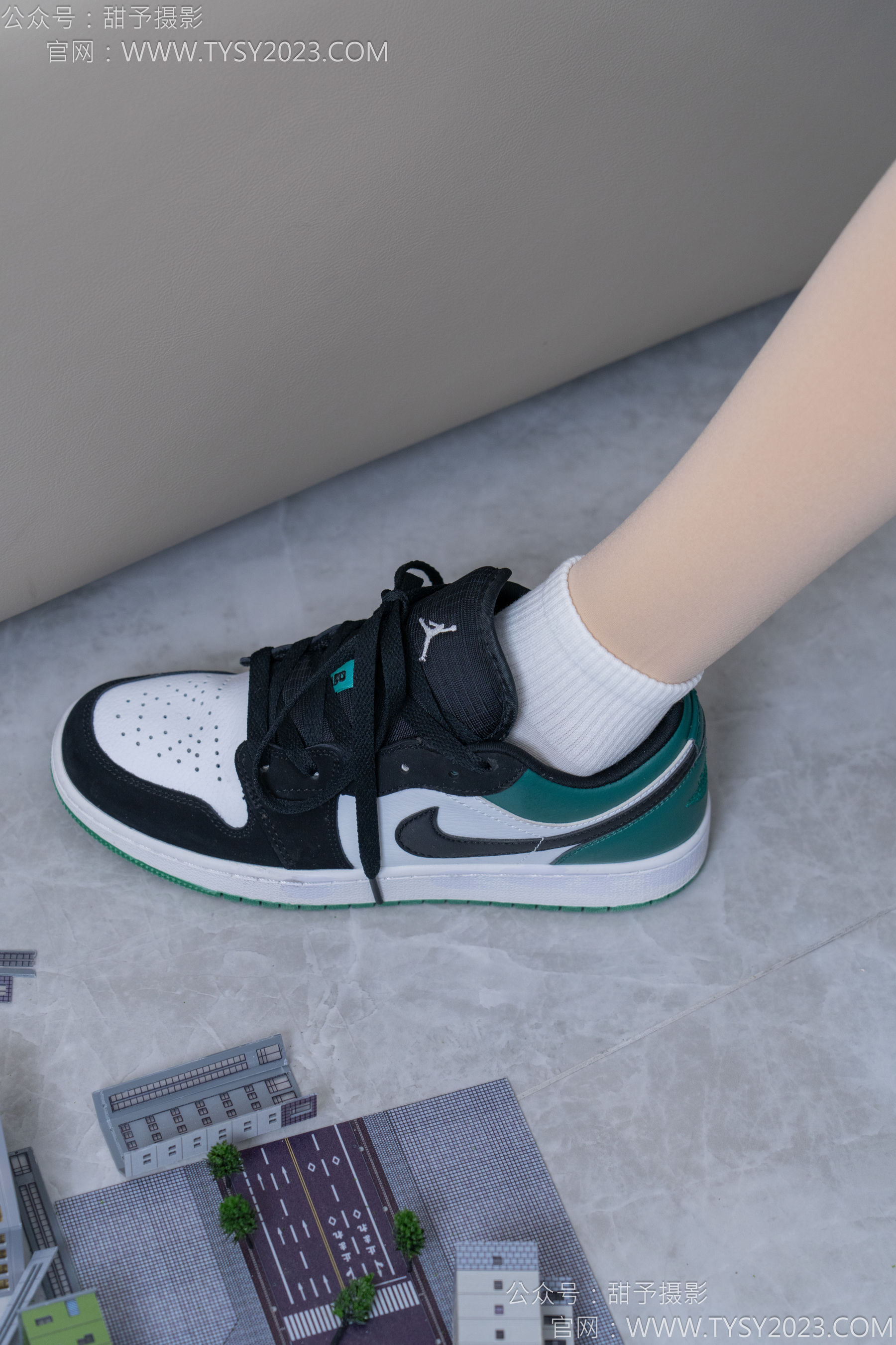 甜予摄影 No.182 珞珞 - 板鞋、白棉袜、厚肉丝、小人国剧情/(134P)