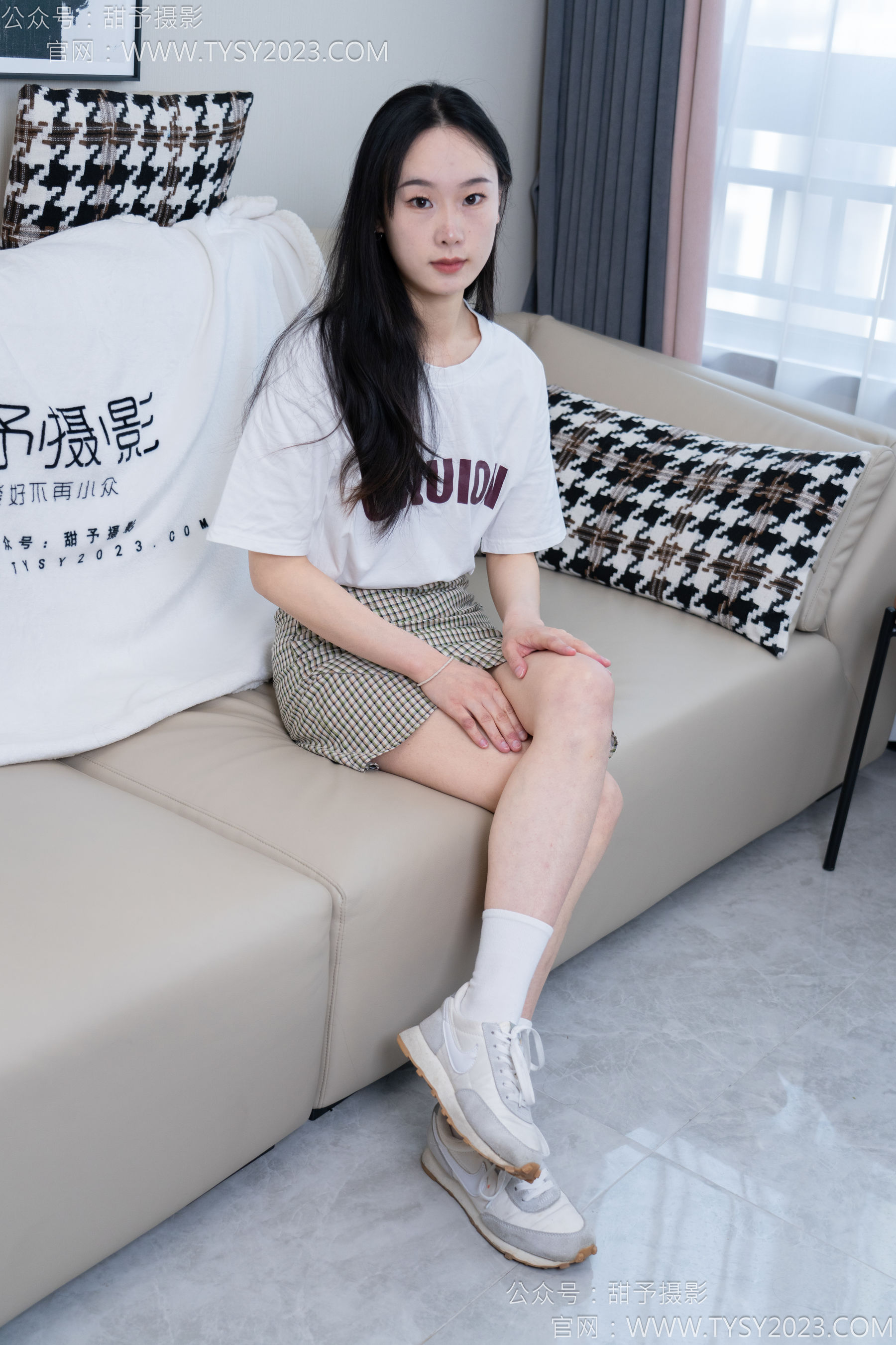 甜予摄影 No.167 小容 - 板鞋、白棉袜、裸足/(129P)