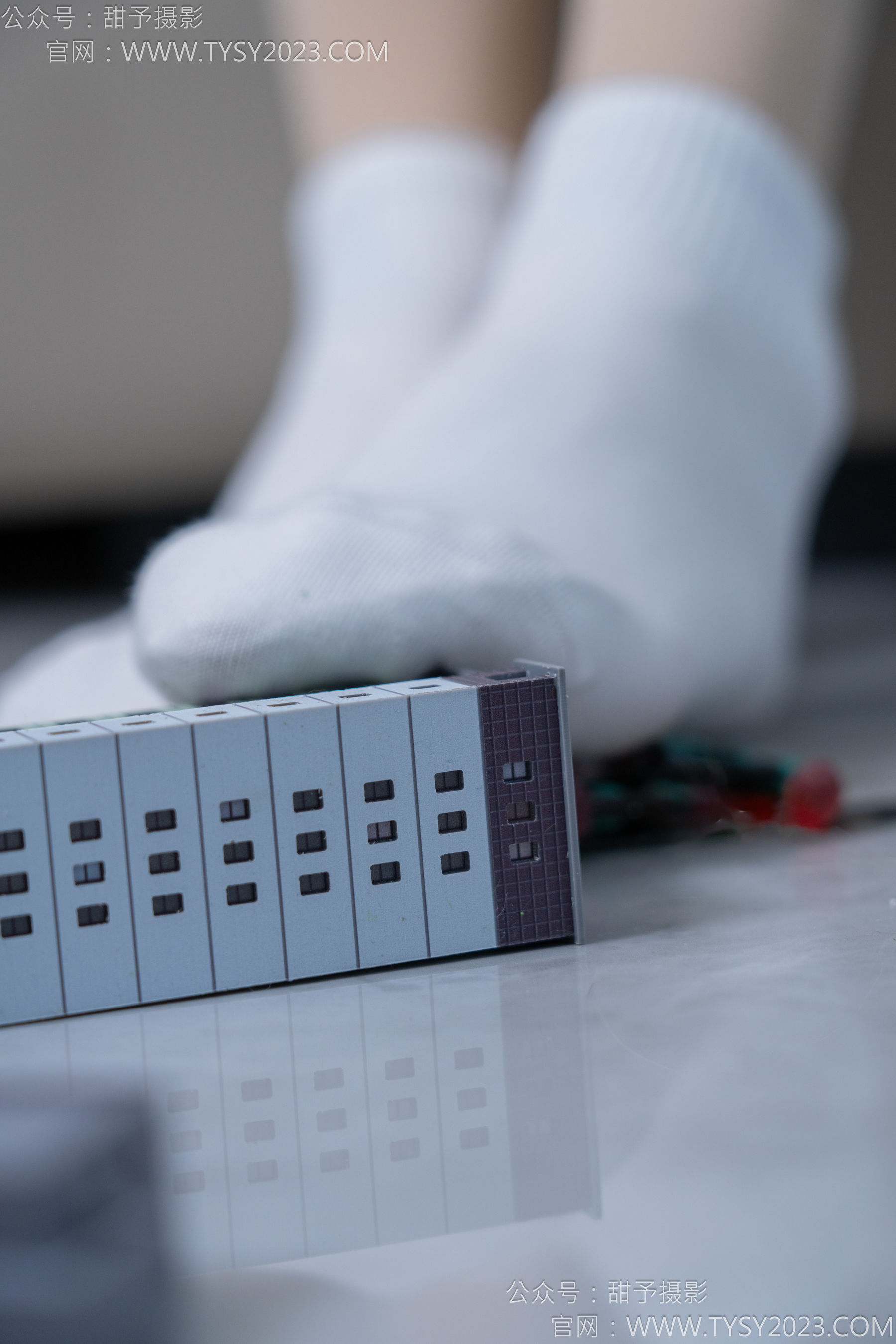 甜予摄影 No.182 珞珞 - 板鞋、白棉袜、厚肉丝、小人国剧情/(134P)