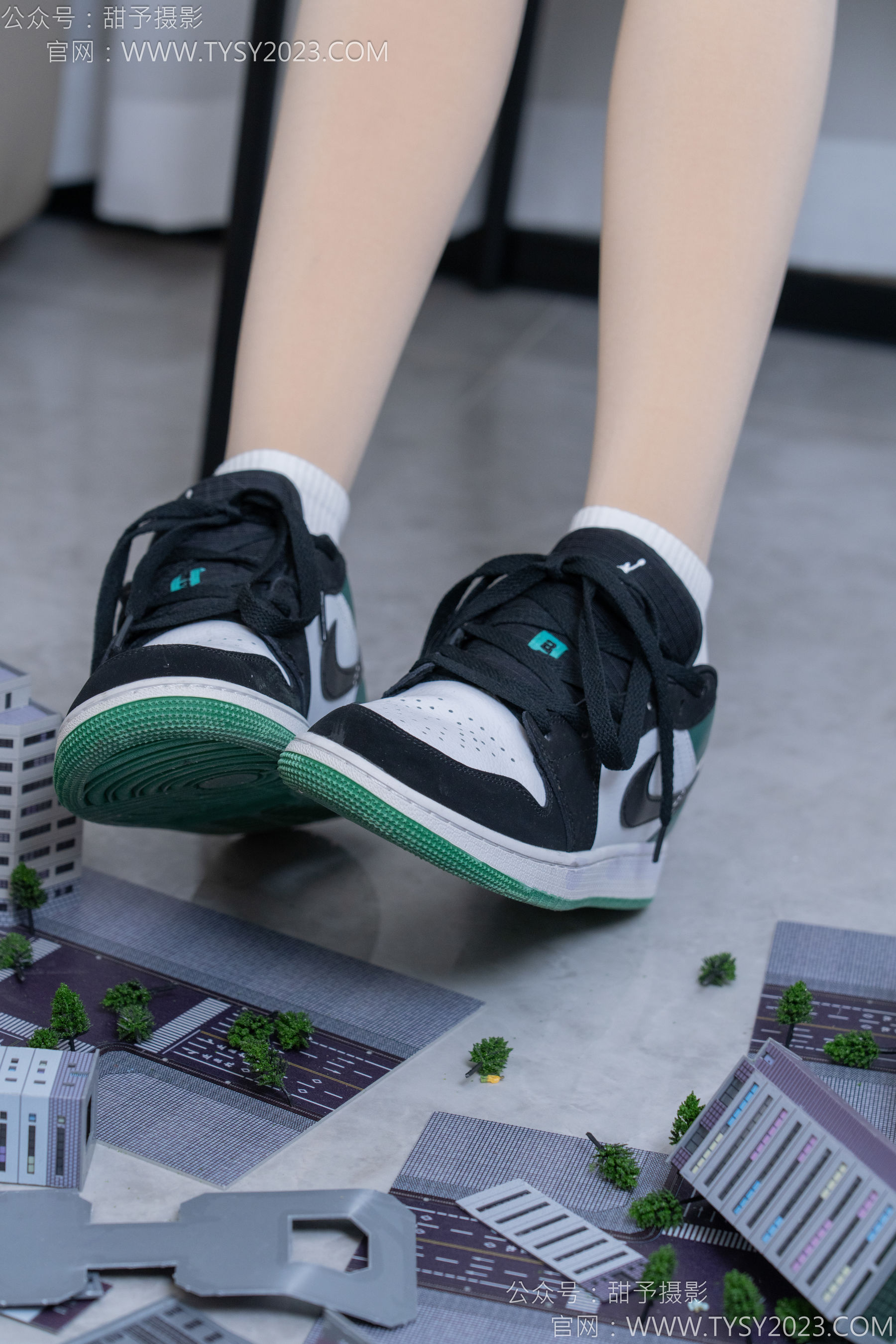 甜予摄影 No.182 珞珞 - 板鞋、白棉袜、厚肉丝、小人国剧情/(134P)