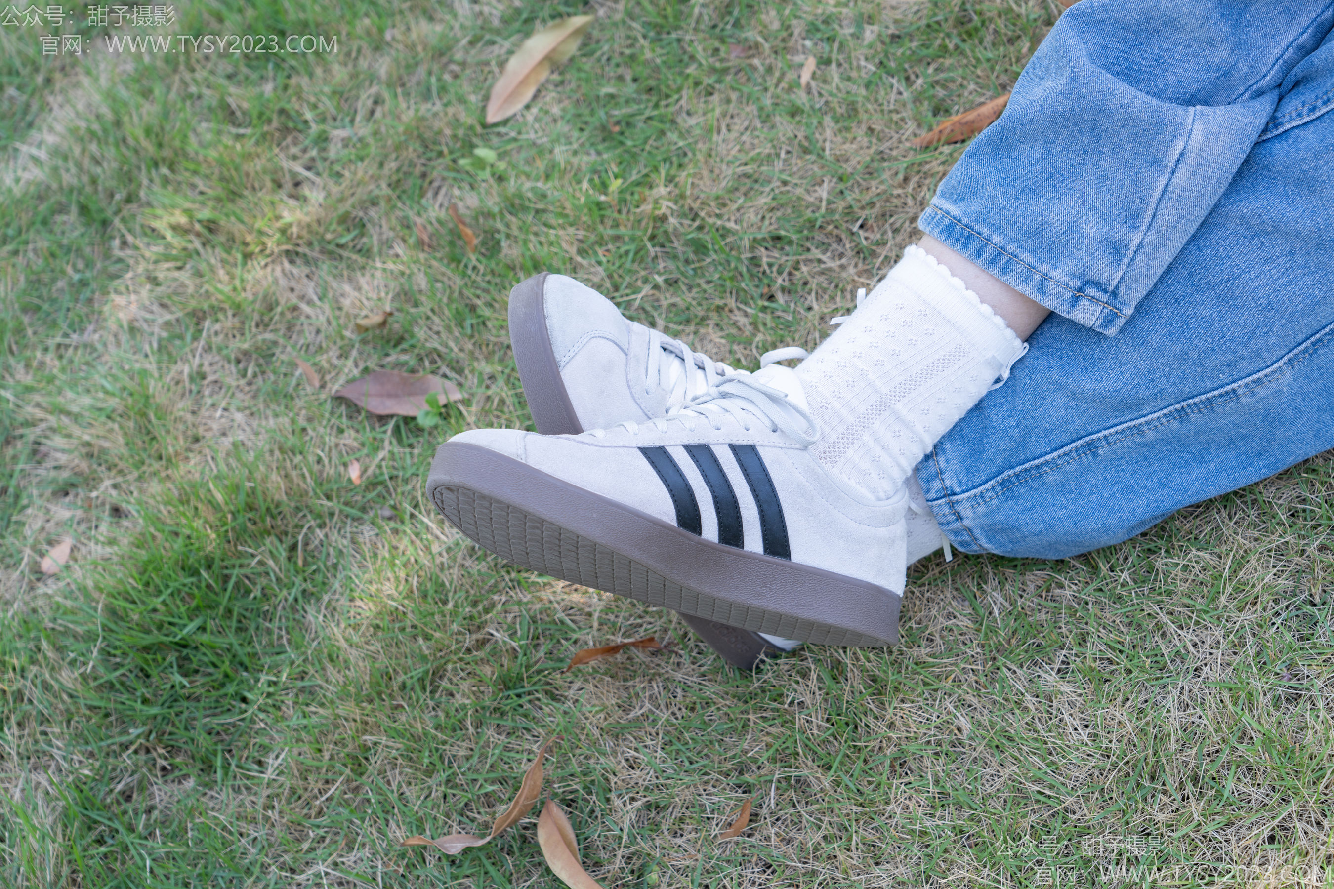 甜予摄影 No.194 小橙子 - 板鞋、白棉袜、裸足/(130P)