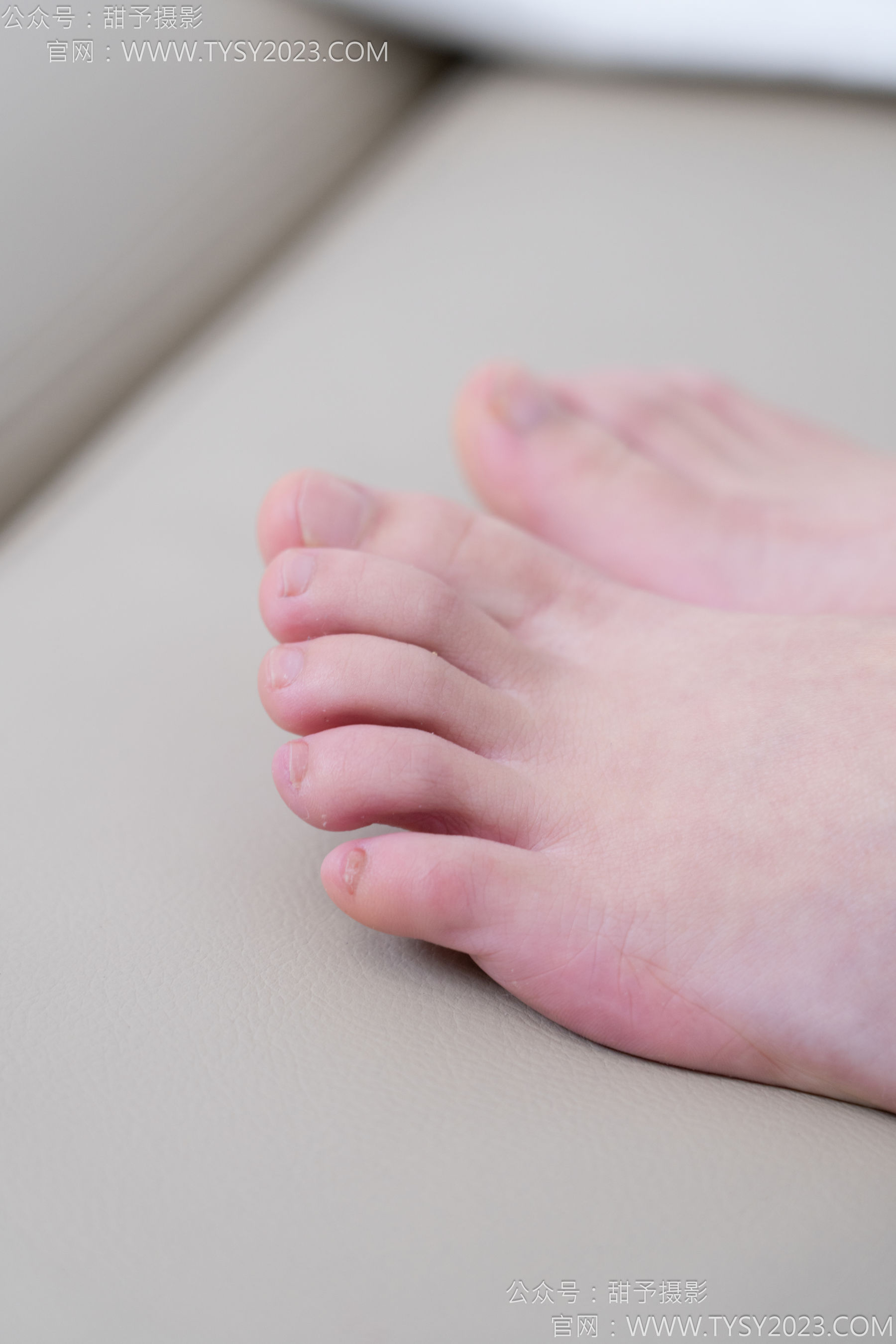 甜予摄影 No.172 知知 - 皮鞋、短肉丝、裸足/(130P)