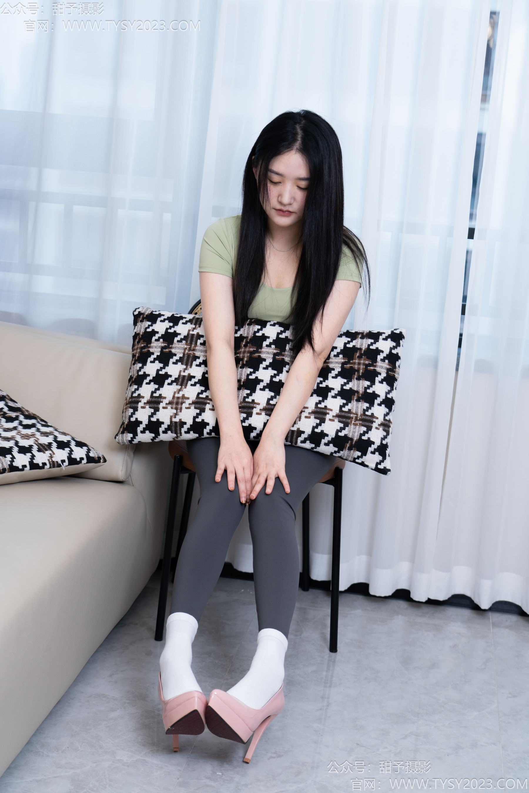 甜予摄影 No.192 澜澜 - 高跟鞋、白棉袜、裸足/(134P)