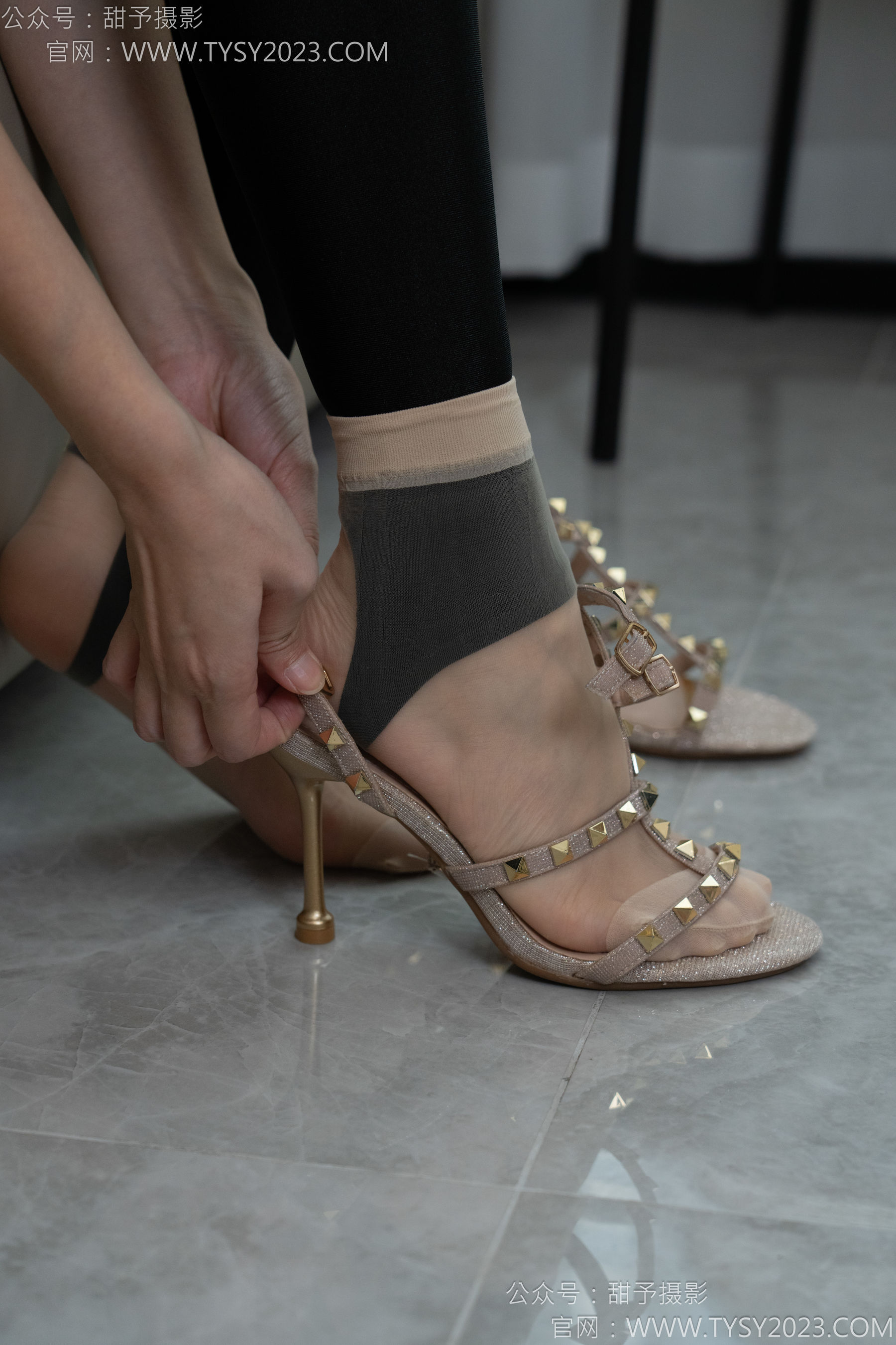 甜予摄影 No.158 梦梦 - 高跟鞋、短肉丝、短黑丝、裸足/(130P)