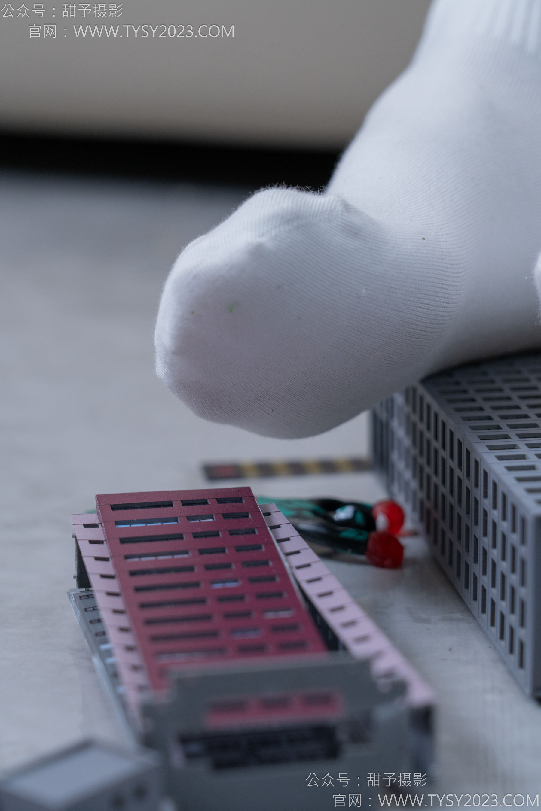 甜予摄影 No.182 珞珞 - 板鞋、白棉袜、厚肉丝、小人国剧情/(134P)