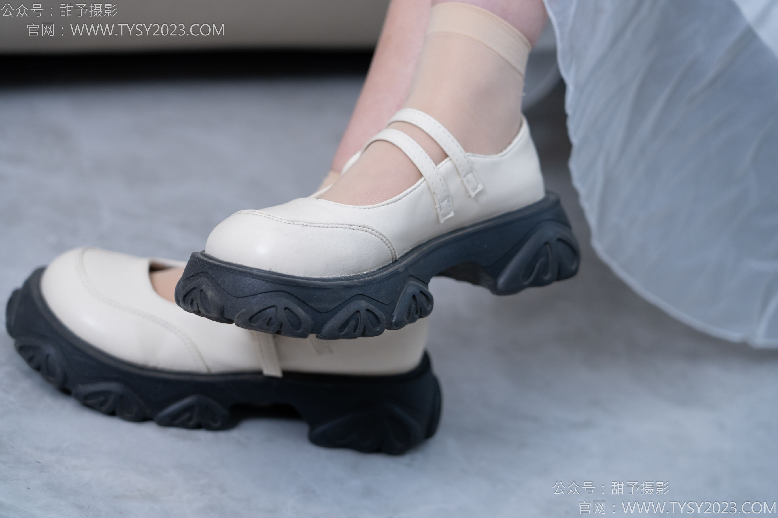 甜予摄影 No.172 知知 - 皮鞋、短肉丝、裸足/(130P)