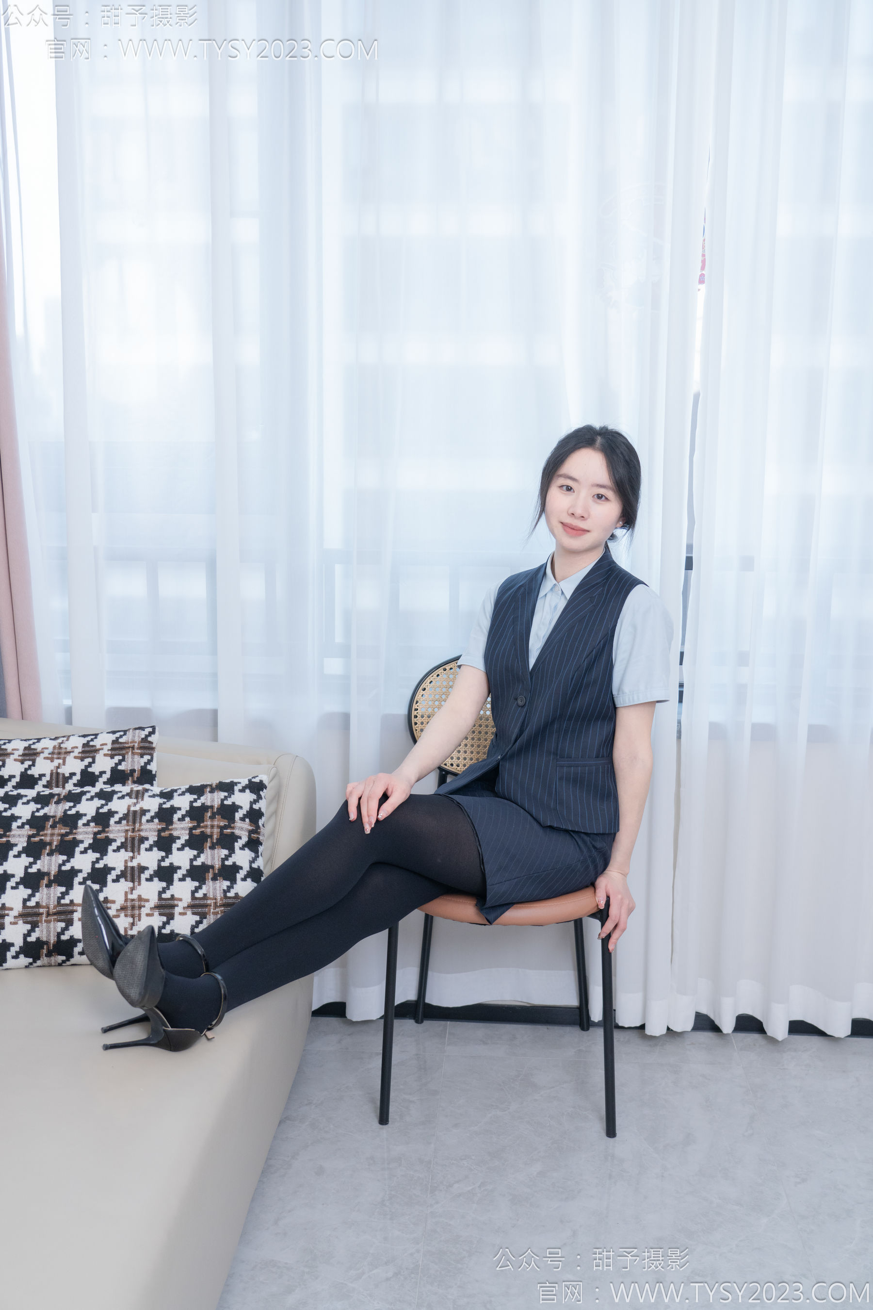 甜予摄影 No.187 知知 - 高跟鞋、厚黑丝/(127P)