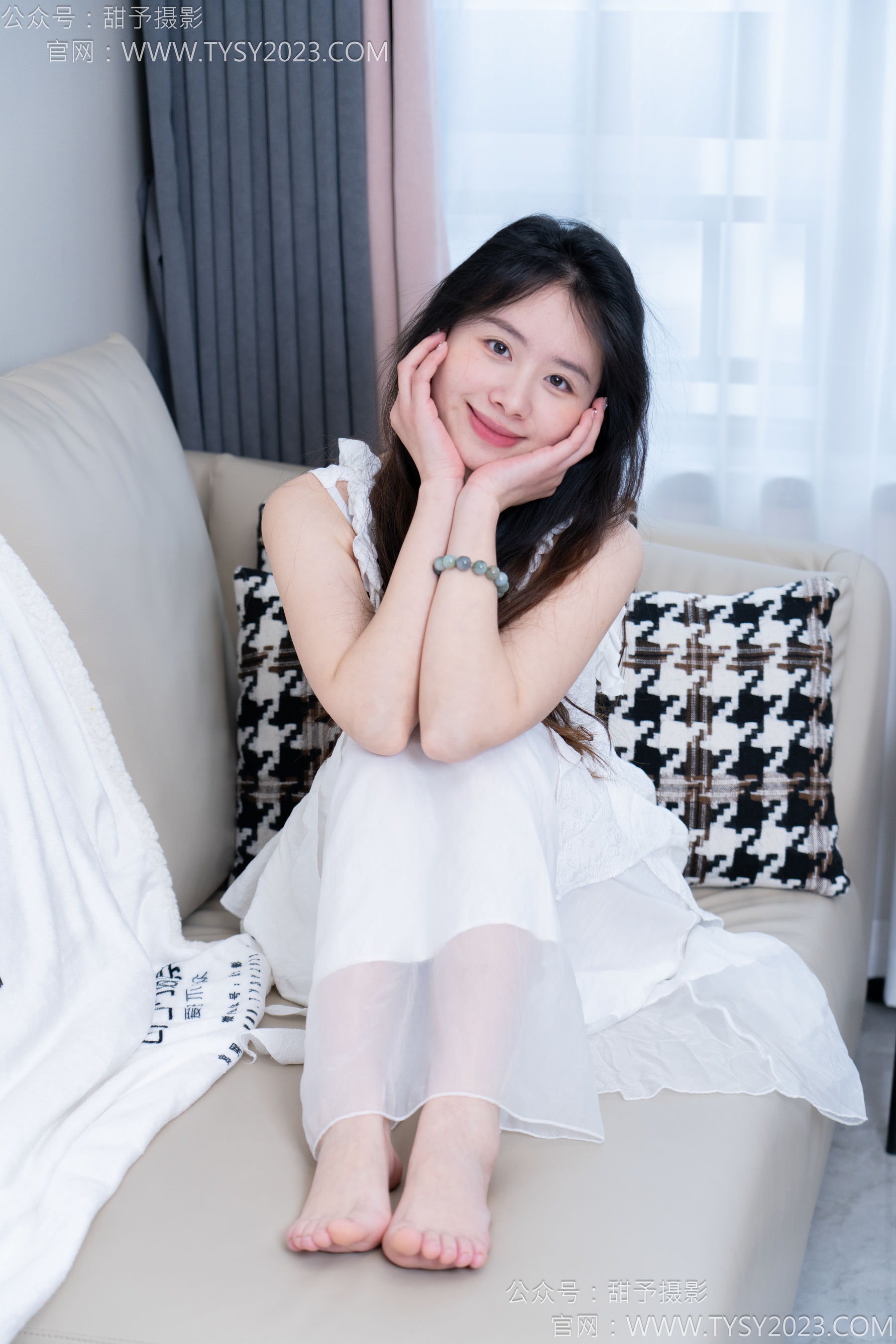 甜予摄影 No.172 知知 - 皮鞋、短肉丝、裸足/(130P)